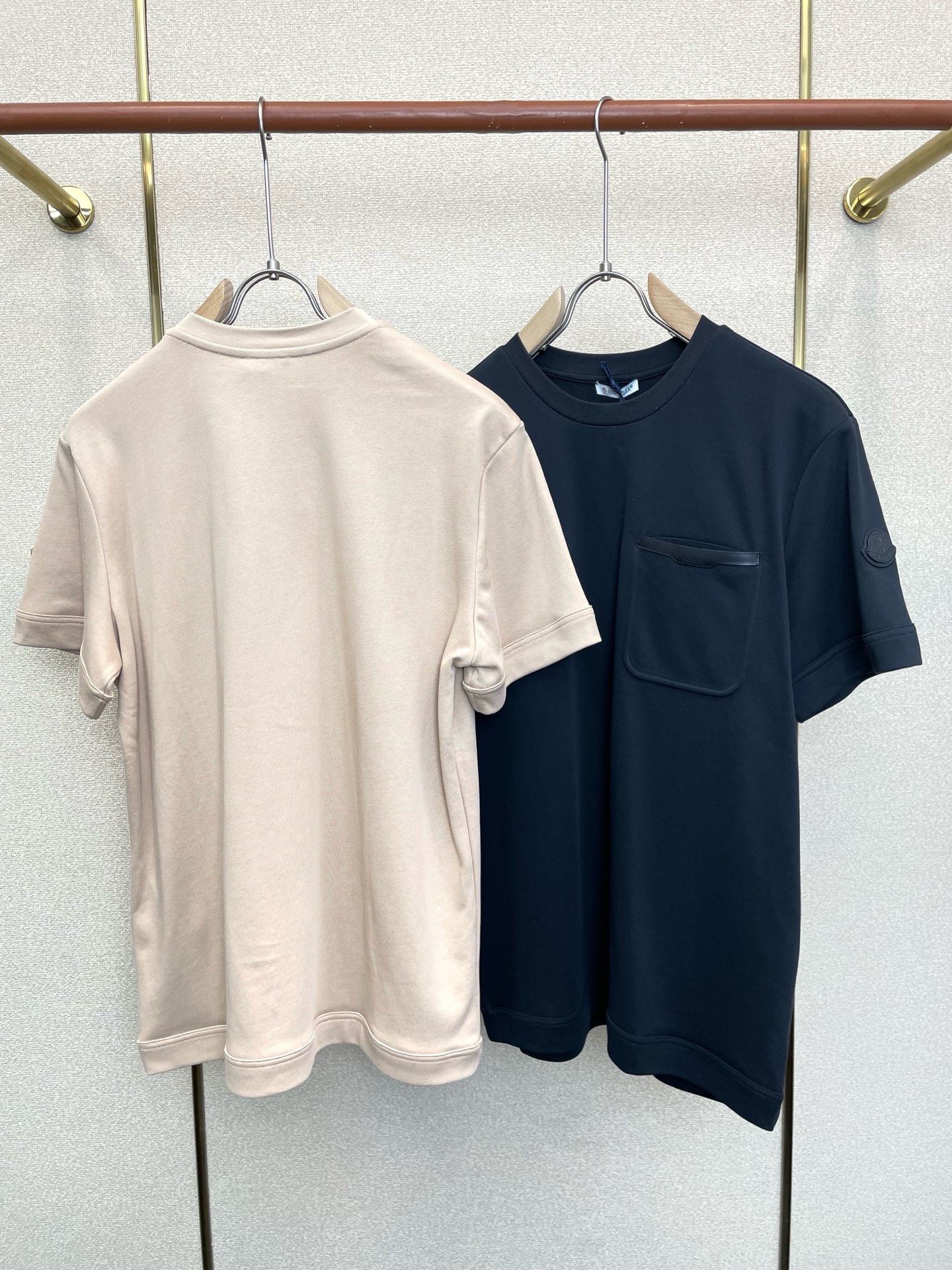 。Moncler蒙口💥砸锅卖铁都要上的新款新款原单男士休闲短袖 高端定制 高端版本 时尚百搭爆款⚠️⚠️