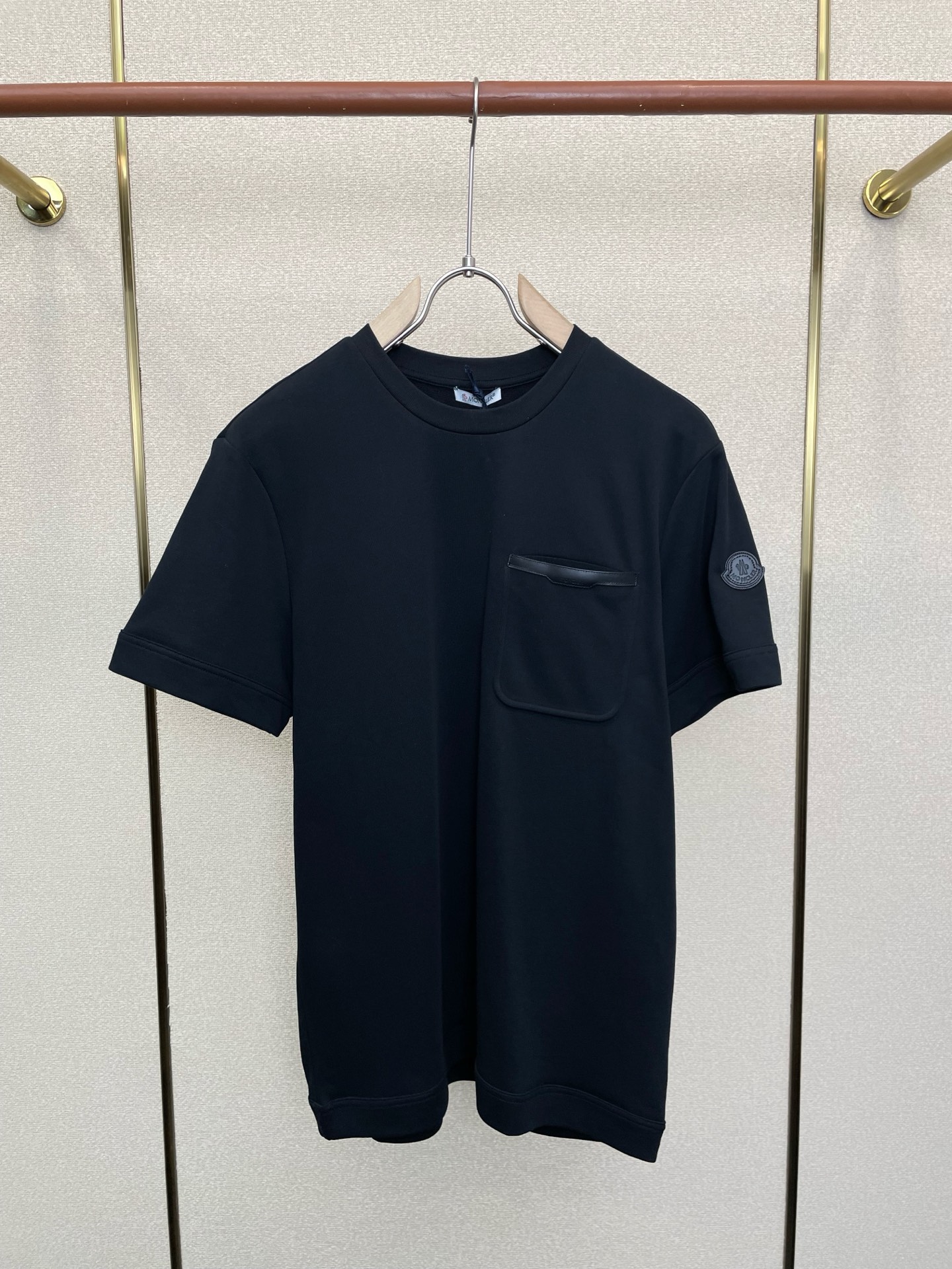 。Moncler蒙口💥砸锅卖铁都要上的新款新款原单男士休闲短袖 高端定制 高端版本 时尚百搭爆款⚠️⚠️