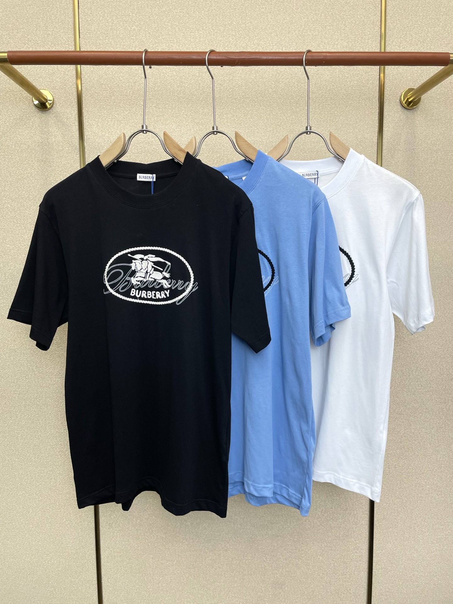 。Burberry巴宝莉💥砸锅卖铁都要上的新款新款原单男士休闲短袖 高端定制 高端版本 时尚百搭爆款⚠️