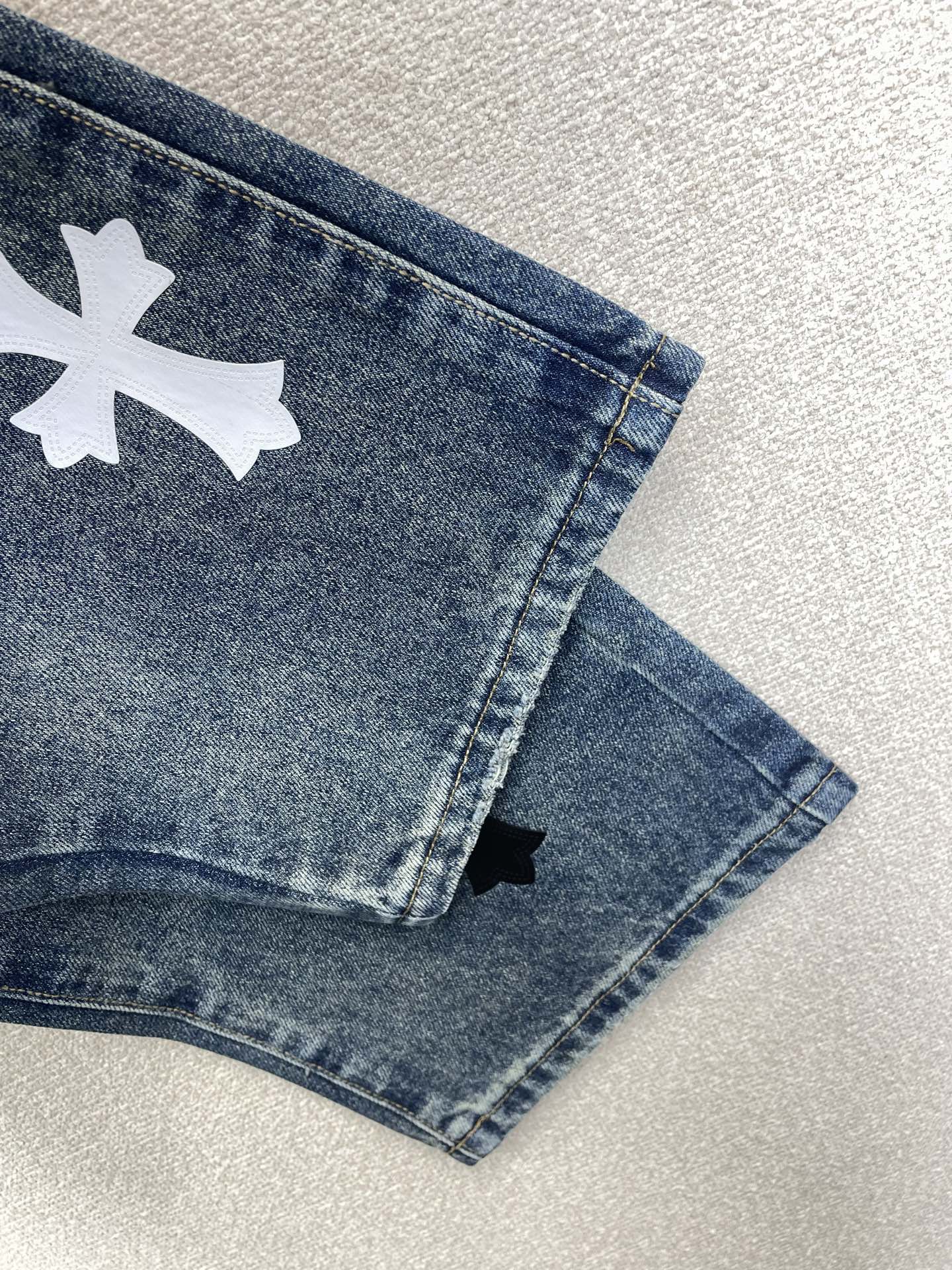 。Chrome hearts克罗心💥砸锅卖铁都要上的新款新款 休闲牛仔裤👖高端版本！专柜定制面料 透气舒