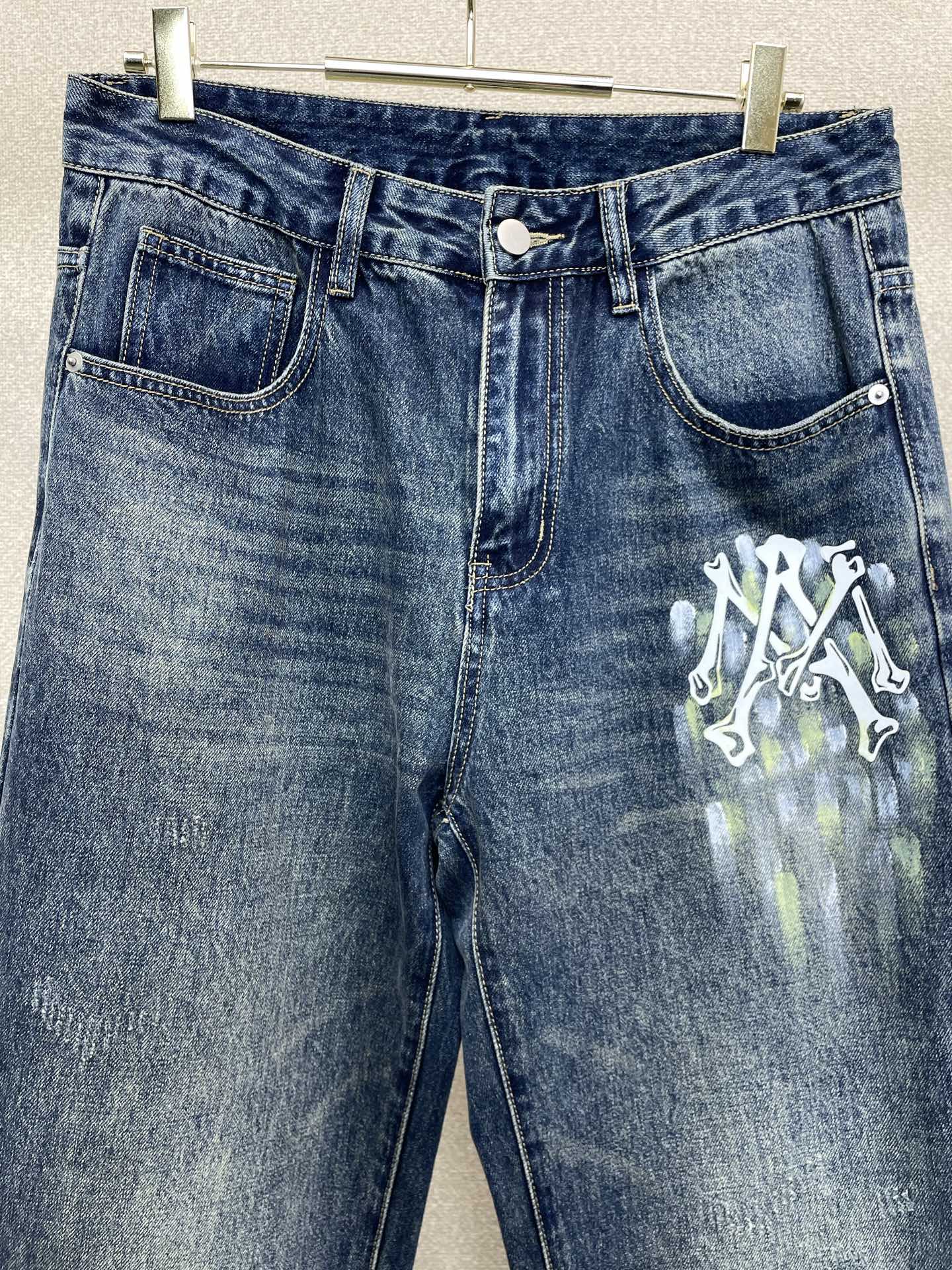 。AMIRI💥砸锅卖铁都要上的新款新款 休闲牛仔裤👖高端版本！专柜定制面料 透气舒适度高，细节无可挑剔，