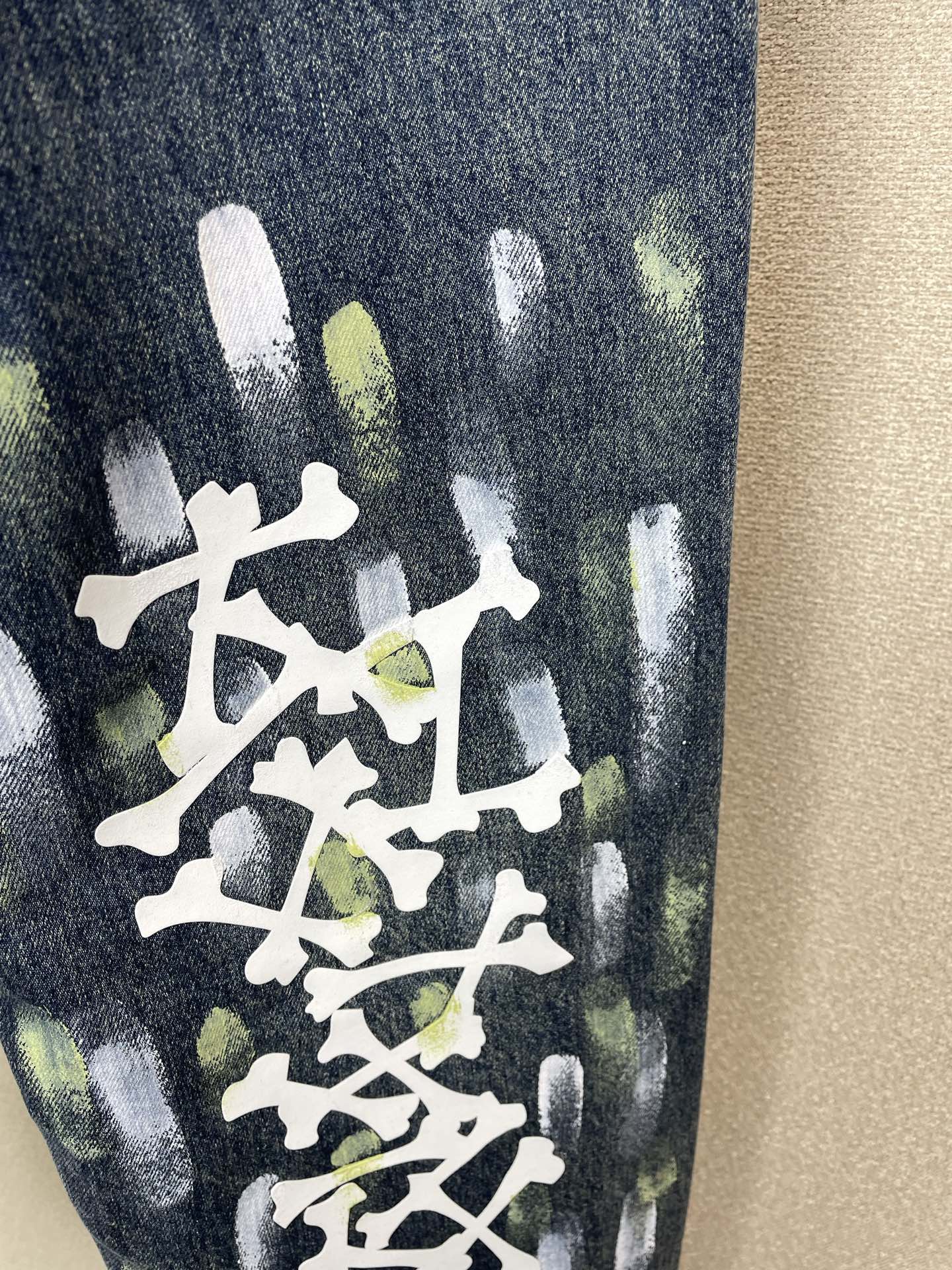 。AMIRI💥砸锅卖铁都要上的新款新款 休闲牛仔裤👖高端版本！专柜定制面料 透气舒适度高，细节无可挑剔，