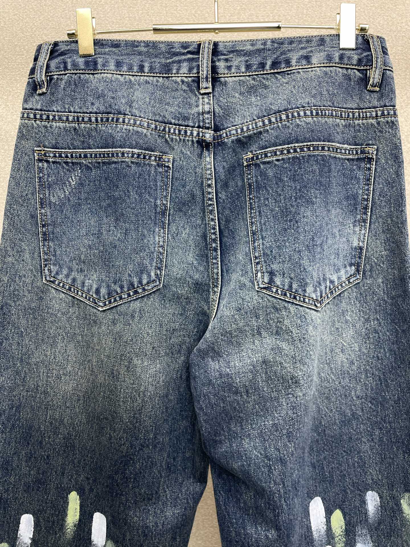 。AMIRI💥砸锅卖铁都要上的新款新款 休闲牛仔裤👖高端版本！专柜定制面料 透气舒适度高，细节无可挑剔，