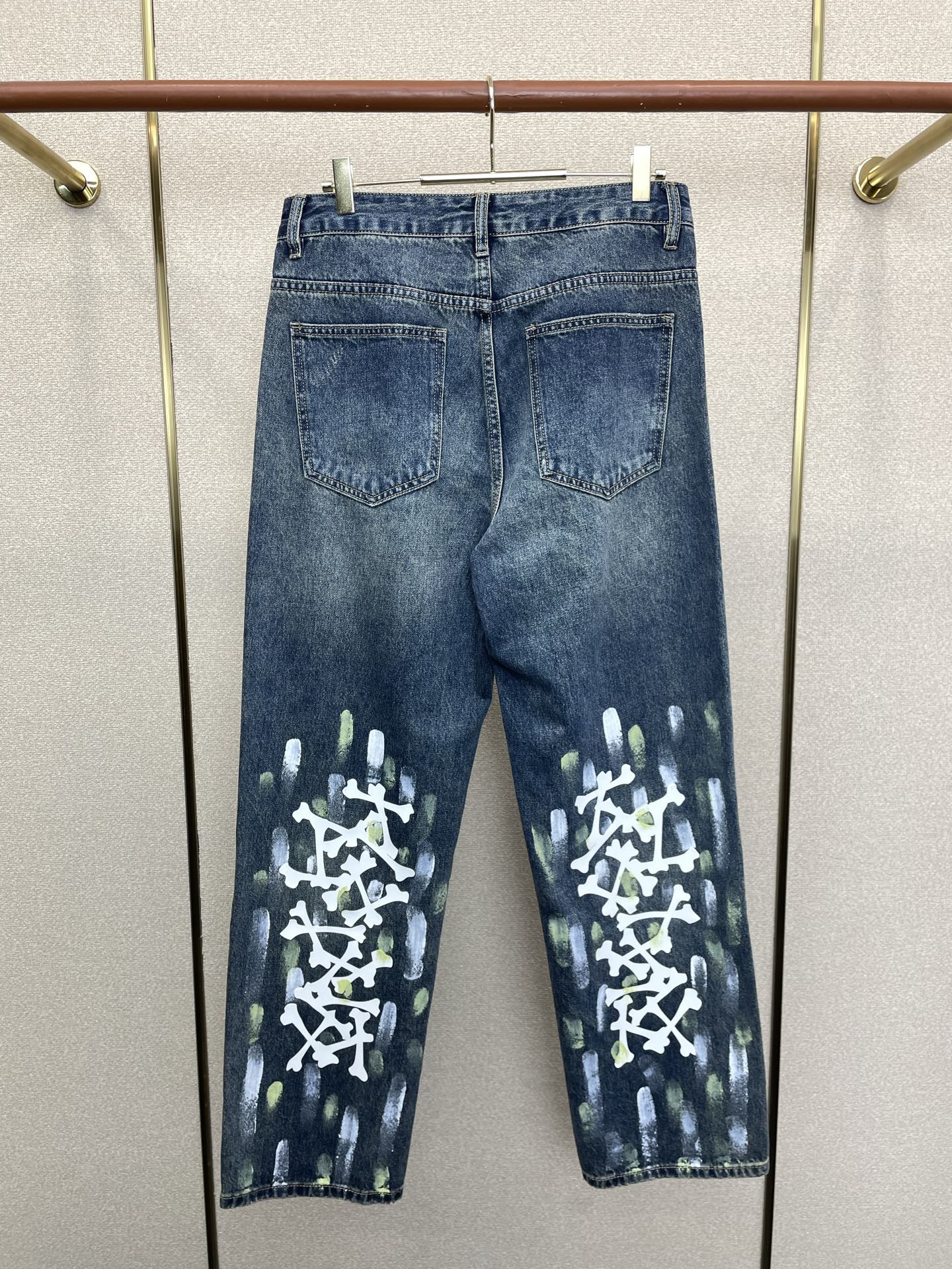。AMIRI💥砸锅卖铁都要上的新款新款 休闲牛仔裤👖高端版本！专柜定制面料 透气舒适度高，细节无可挑剔，