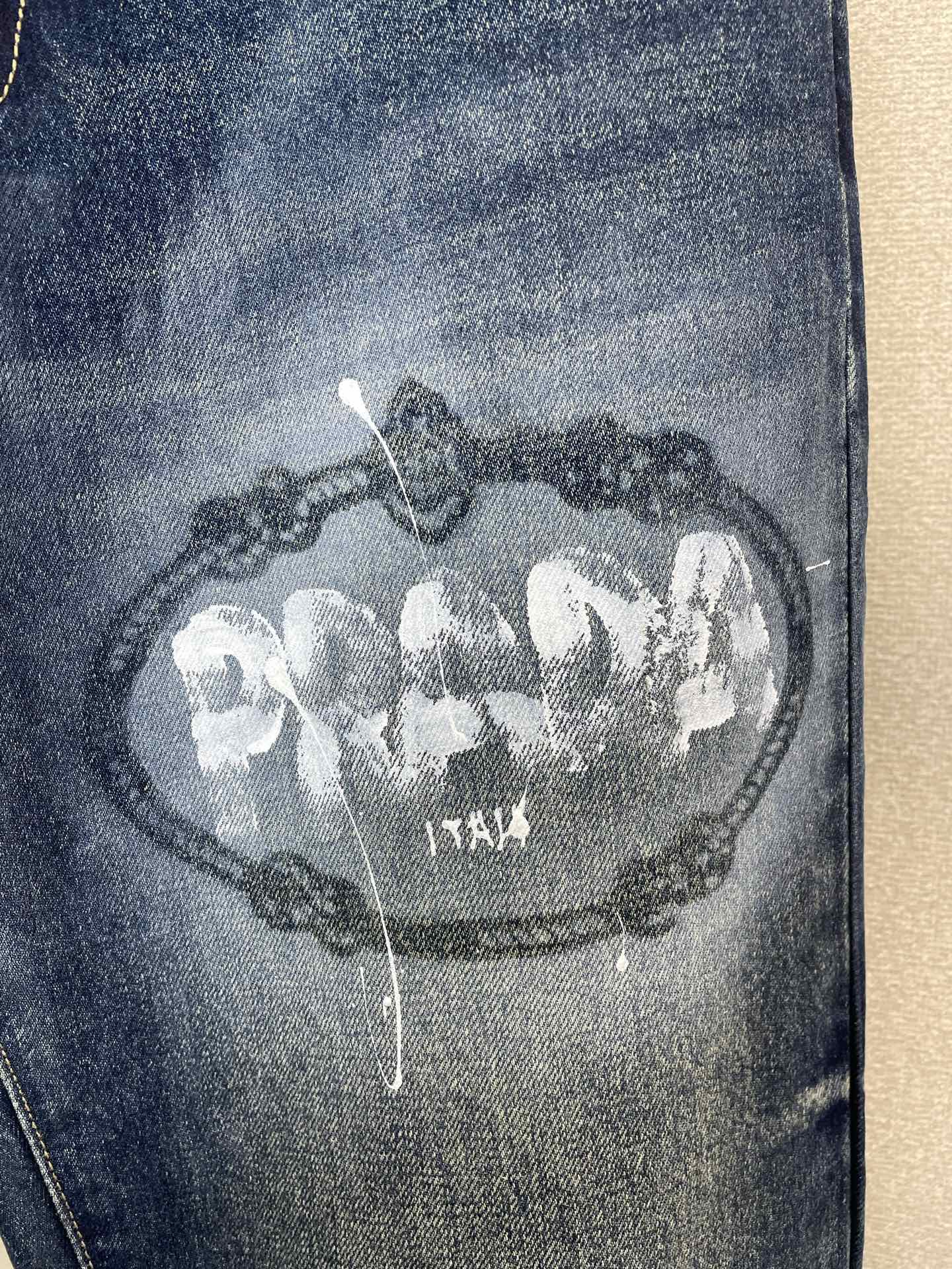 。Prada普拉达💥砸锅卖铁都要上的新款新款 休闲牛仔裤👖高端版本！专柜定制面料 透气舒适度高，细节无可