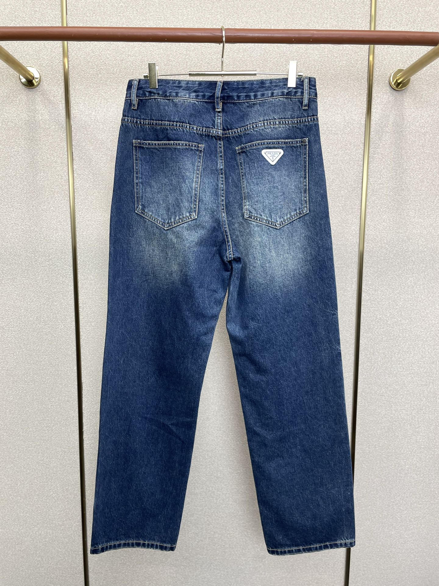 。Prada普拉达💥砸锅卖铁都要上的新款新款 休闲牛仔裤👖高端版本！专柜定制面料 透气舒适度高，细节无可