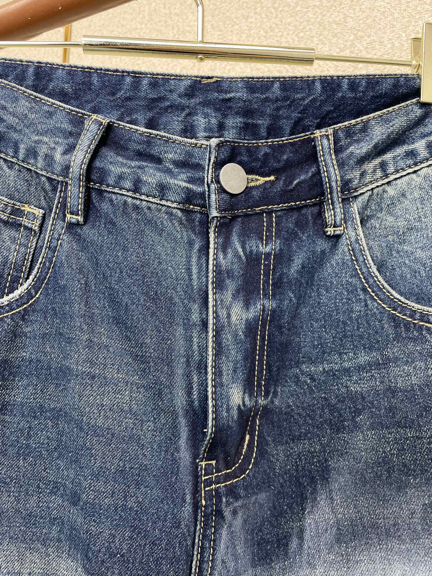 。Prada普拉达💥砸锅卖铁都要上的新款新款 休闲牛仔裤👖高端版本！专柜定制面料 透气舒适度高，细节无可