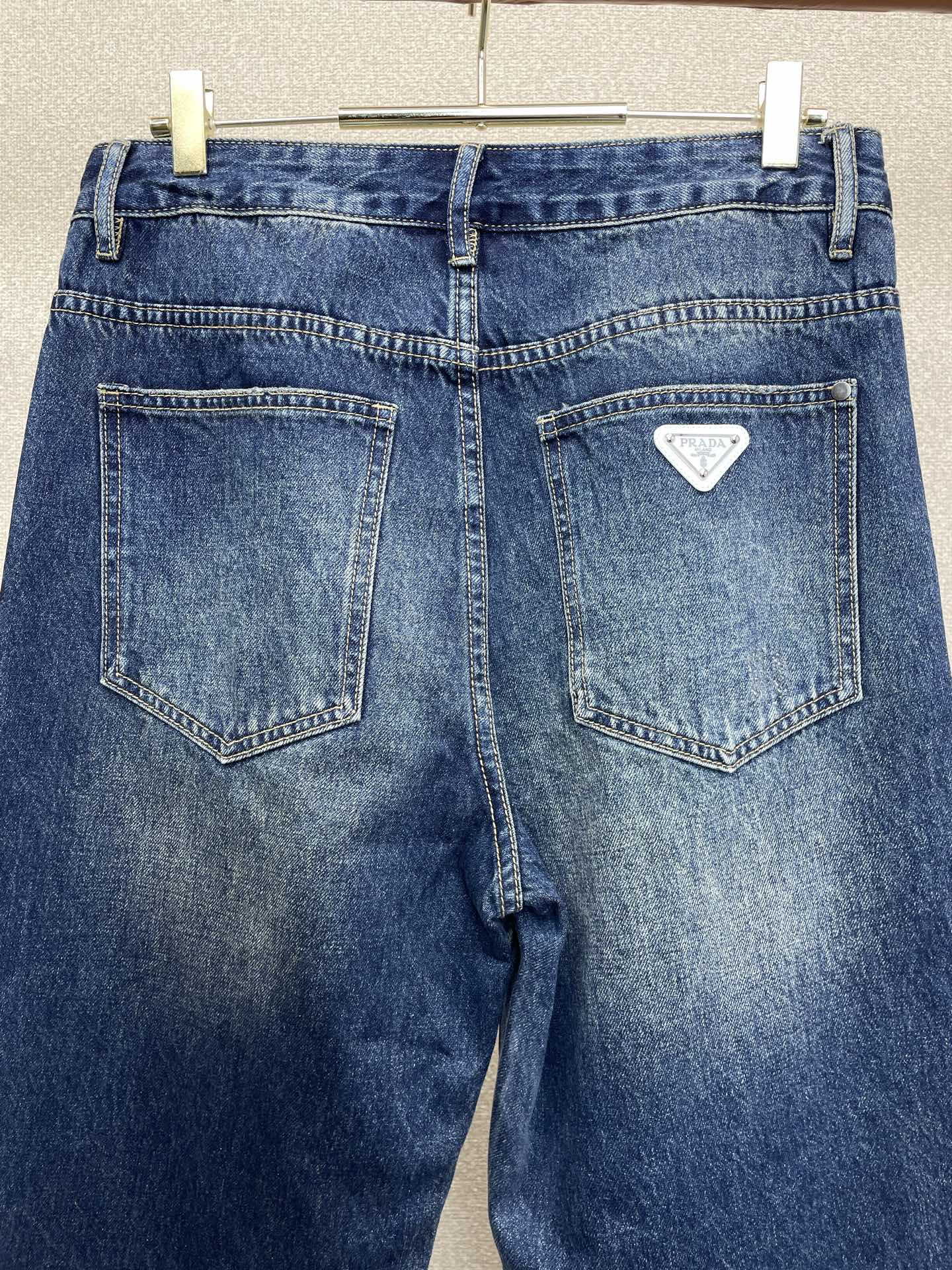 。Prada普拉达💥砸锅卖铁都要上的新款新款 休闲牛仔裤👖高端版本！专柜定制面料 透气舒适度高，细节无可