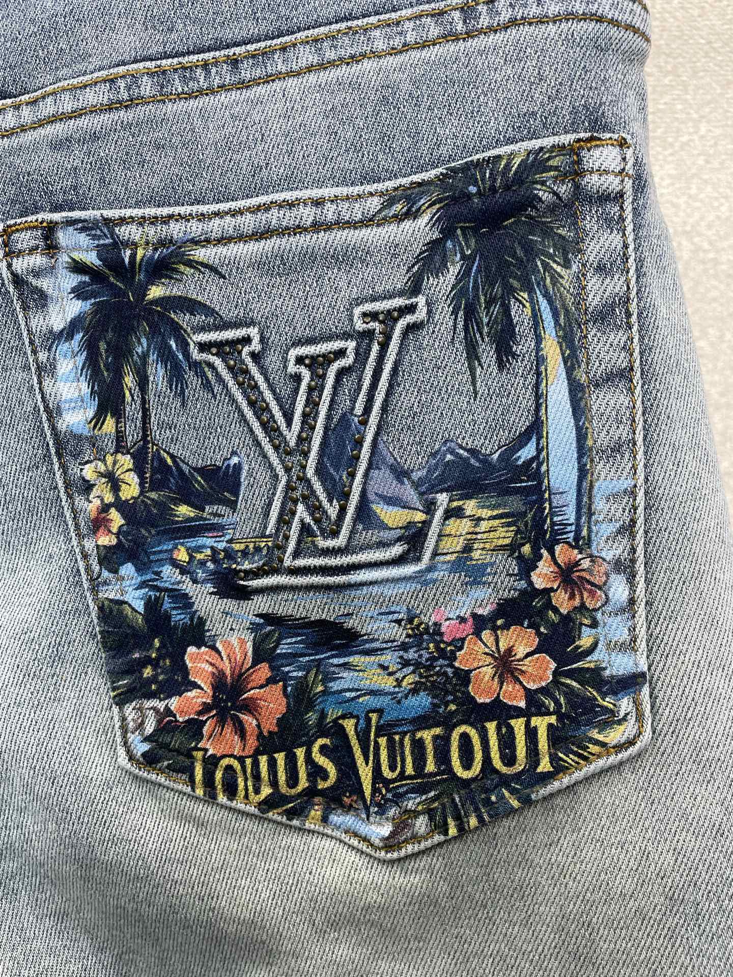 。Louis Vuitton路易威登💥砸锅卖铁都要上的新款新款 休闲牛仔短裤 高端版本！专柜定制面料 透