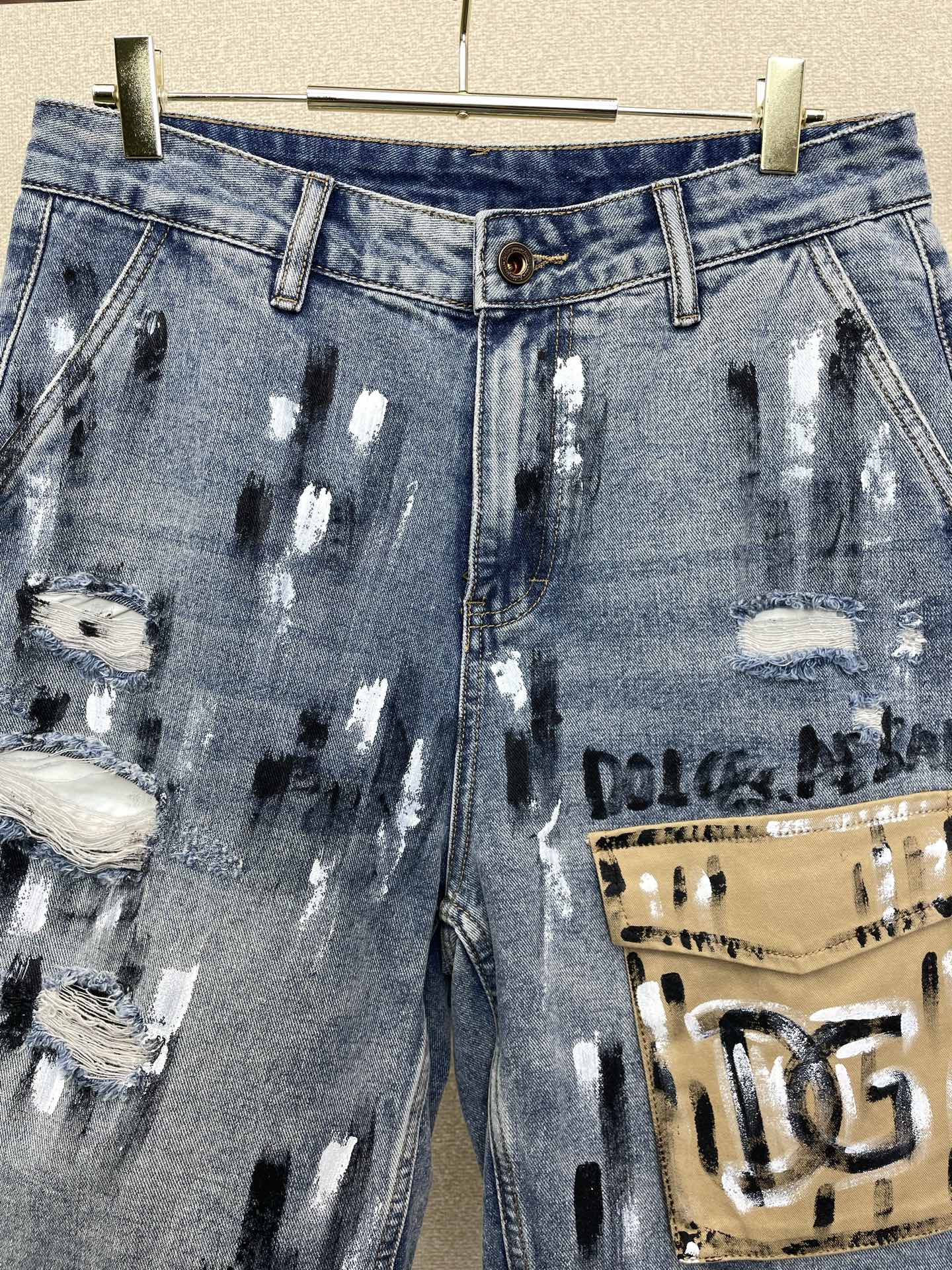 。Dolce&Gabbana杜嘉班纳💥砸锅卖铁都要上的新款新款 休闲牛仔短裤 高端版本！专柜定制面料 透