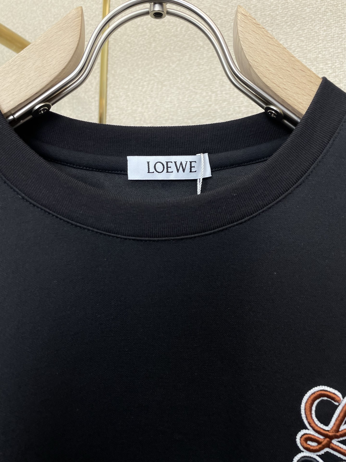 /套。LOEWE罗意威💥砸锅卖铁都要上的新款爆款男士短袖套装。潮人必备单品。高级定制进口面料，超级柔软舒
