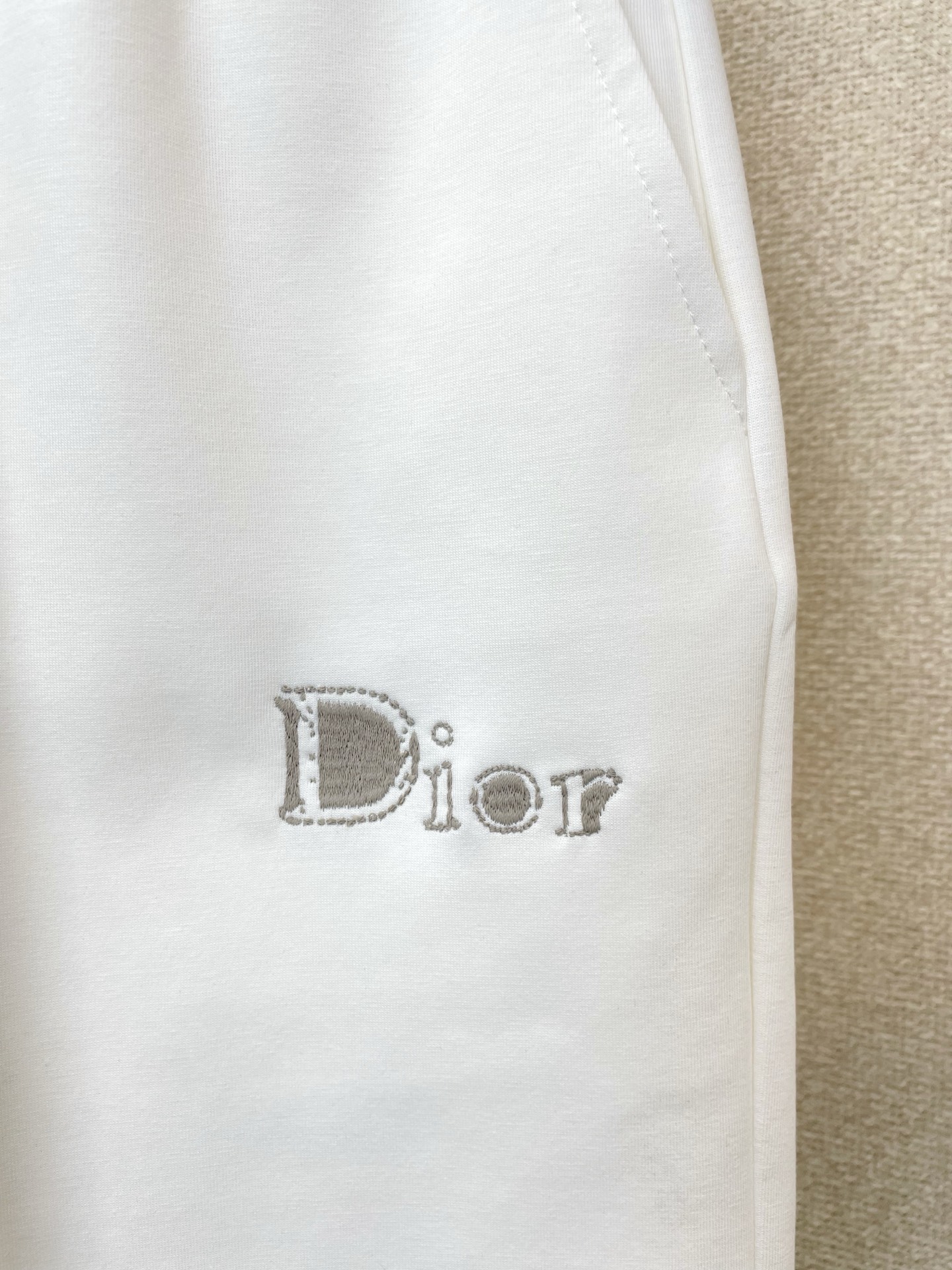 /套。Dior迪奥💥砸锅卖铁都要上的新款爆款男士短袖套装。潮人必备单品。高级定制进口面料，超级柔软舒适，