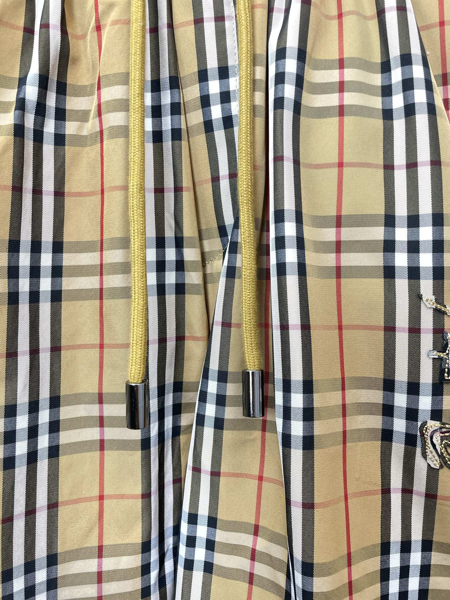 /套。Burberry巴宝莉💥砸锅卖铁都要上的新款爆款男士短袖套装。潮人必备单品。高级定制进口面料，超级