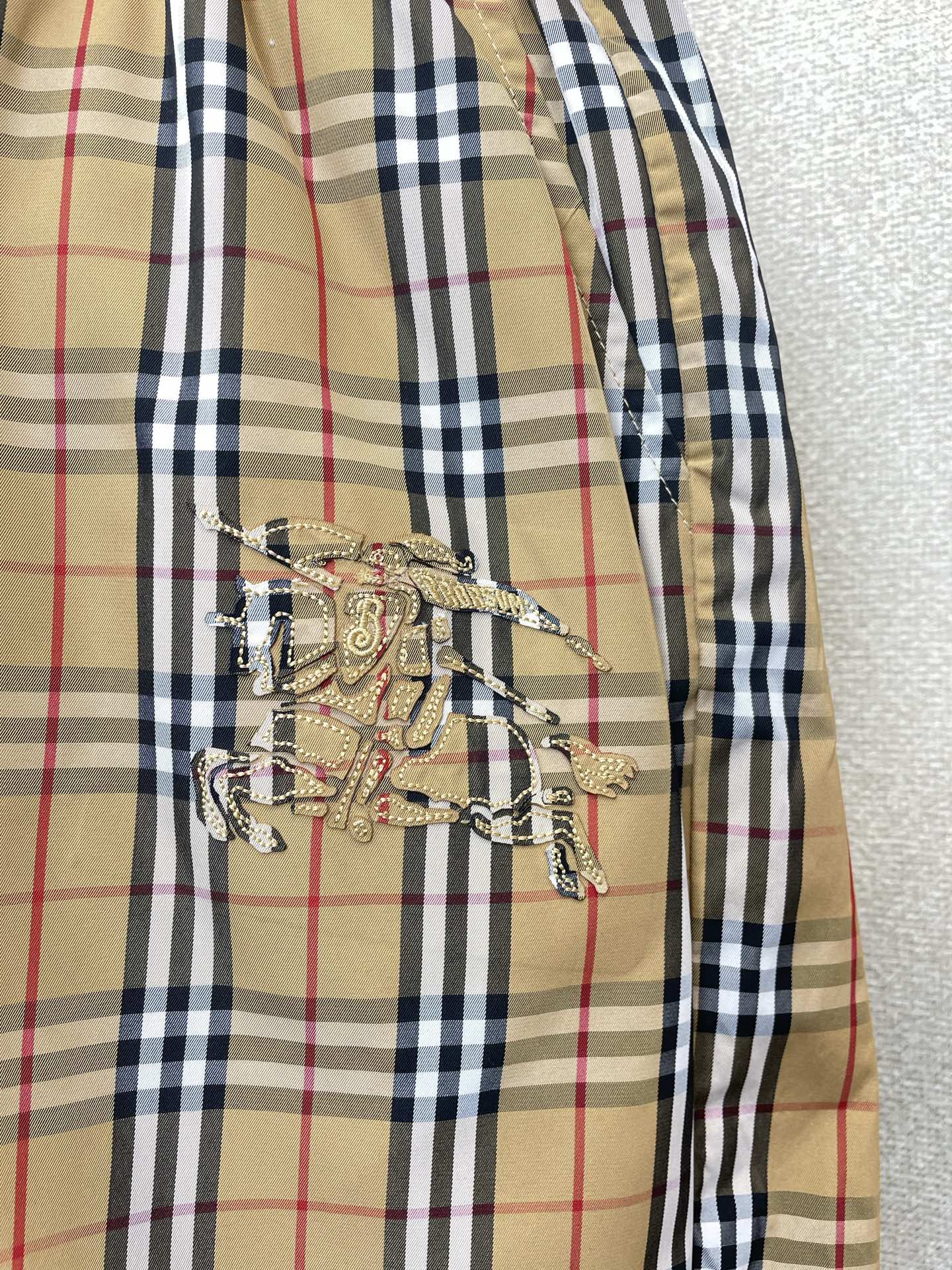 /套。Burberry巴宝莉💥砸锅卖铁都要上的新款爆款男士短袖套装。潮人必备单品。高级定制进口面料，超级