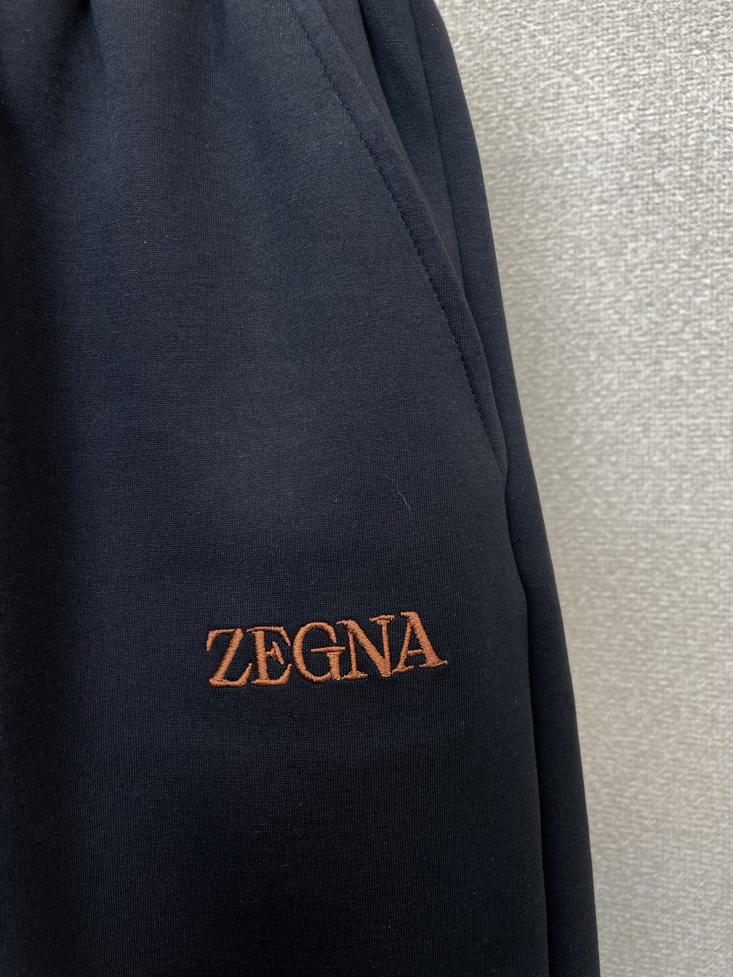 /套。ZEGNA杰尼亚💥砸锅卖铁都要上的新款爆款男士短袖套装。潮人必备单品。高级定制进口面料，超级柔软舒