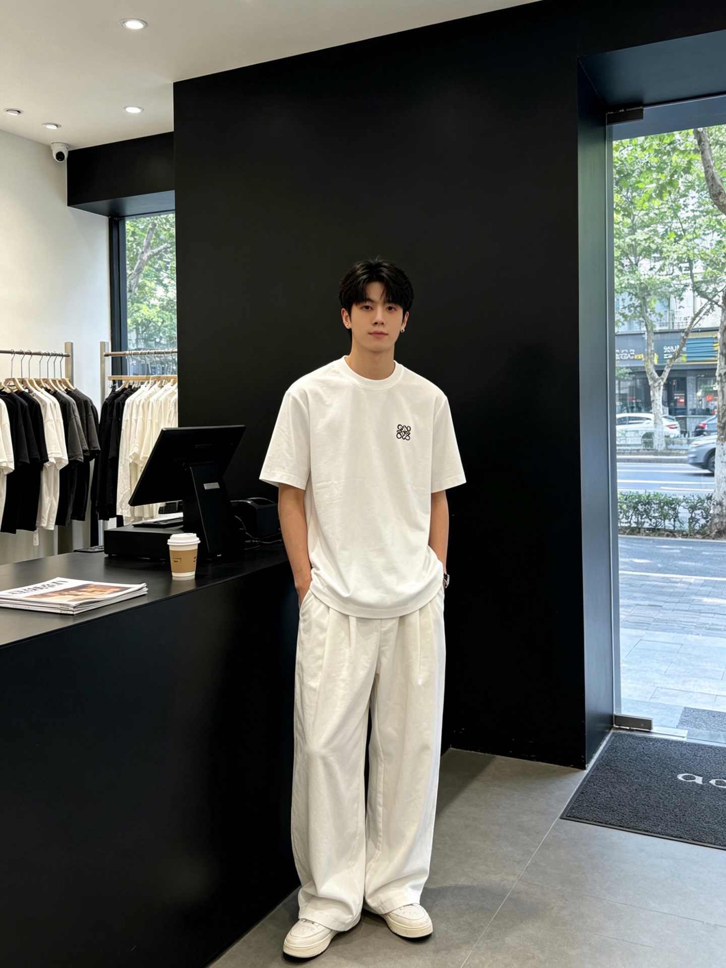 NO:868648,.LOEWE is a must-have new model of original men's casual short-sleeves. High-end customization. High-end version. Fashionable and versatile imported fabrics. Super soft and delicate feel. Skin-friendly and comfortable to wear. High-end boutique. The upper body is finely made by the factory. It is a must-have item for men. Three standards are complete. Size M-3XL,,loewe,loewe,T-shirt,19860909.LOEWE罗意威砸锅卖铁都要上的新款新款原单男士休闲短袖 高端定制 高端版本 时尚百搭爆款进口面料 手感超柔软细腻 穿着亲肤舒适 高端精品 代工厂精细做上身非常赞 男士必备单品 三标齐全 码数M-3XL,,loewe,loewe,T-shirt,,Men's clothing