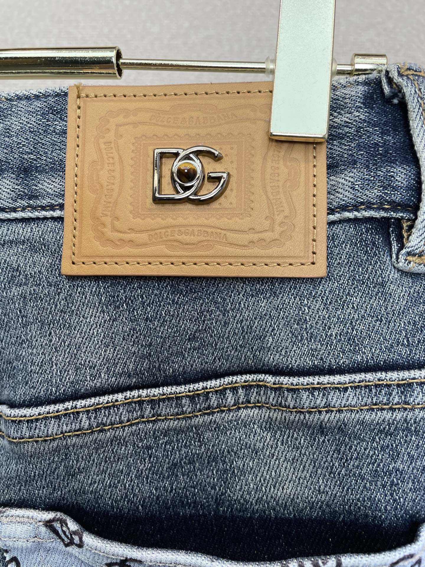 。Dolce&Gabbana杜嘉班纳💥砸锅卖铁都要上的新款新款休闲牛仔短裤🩳高端版本！专柜定制面料 透气