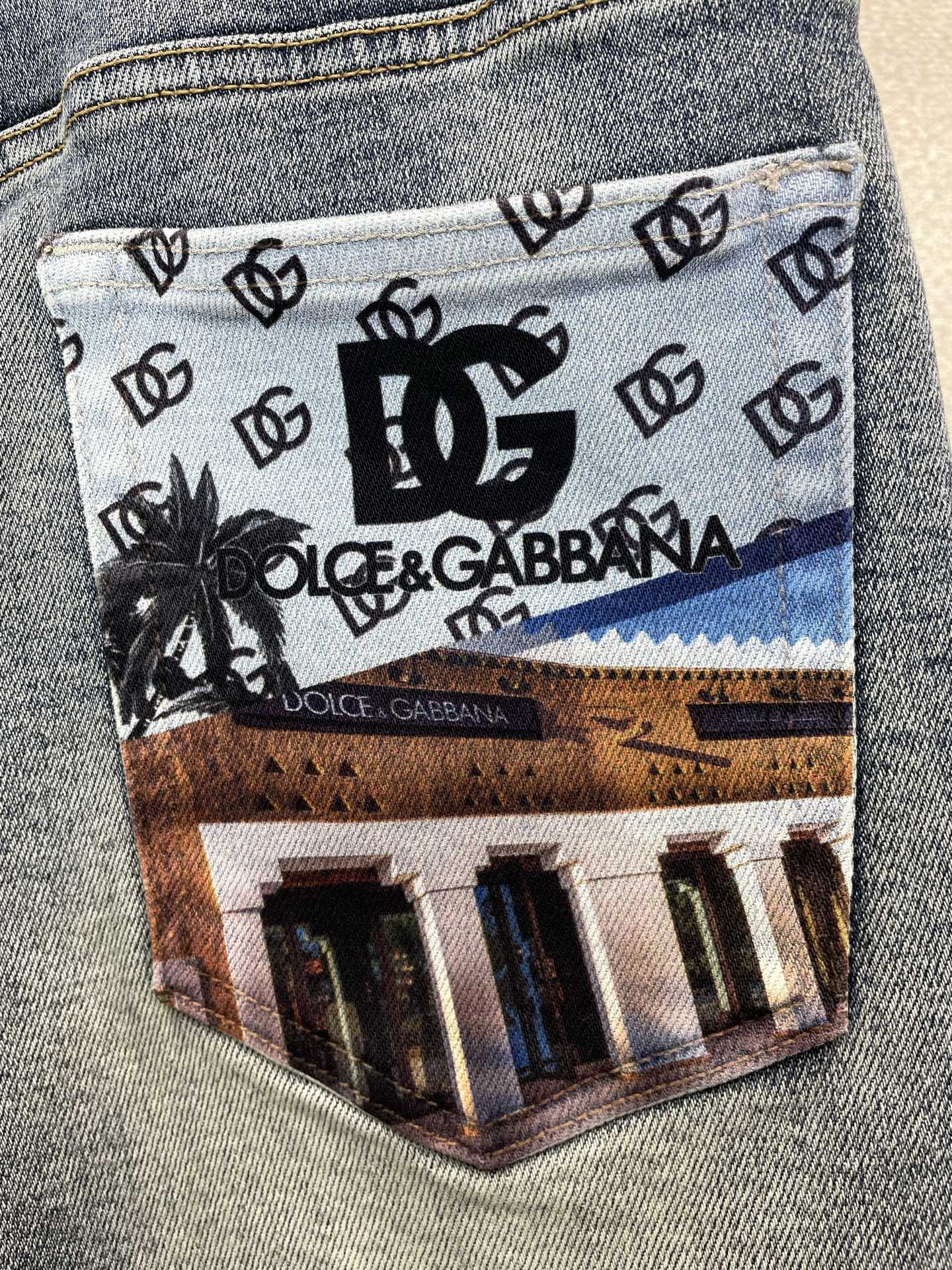 。Dolce&Gabbana杜嘉班纳💥砸锅卖铁都要上的新款新款休闲牛仔短裤🩳高端版本！专柜定制面料 透气