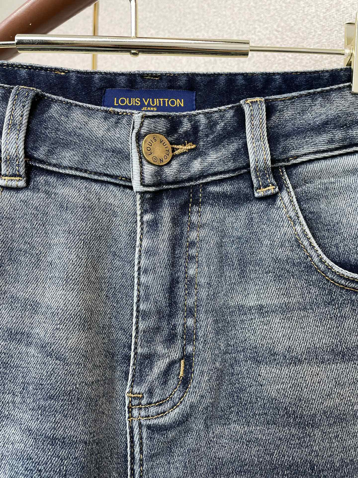 。Louis Vuitton路易威登💥砸锅卖铁都要上的新款新款休闲牛仔短裤🩳高端版本！专柜定制面料 透气