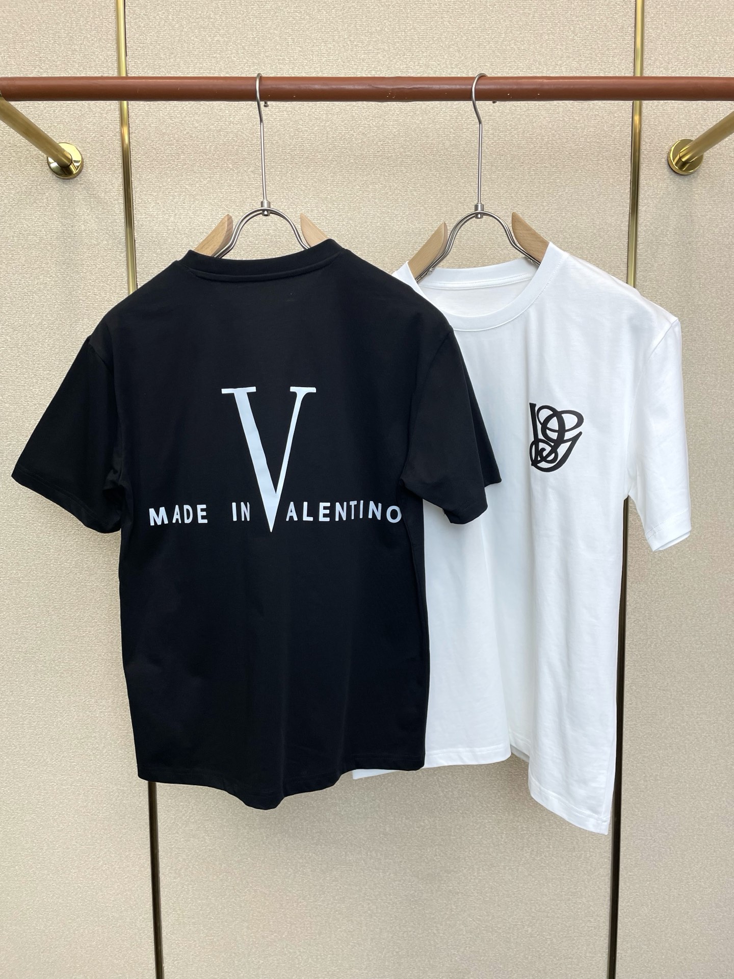 。VALENTINO华伦天奴💥独家专供新款原单男士休闲短袖 高端定制 高端版本 时尚百搭爆款⚠️⚠️✨✨