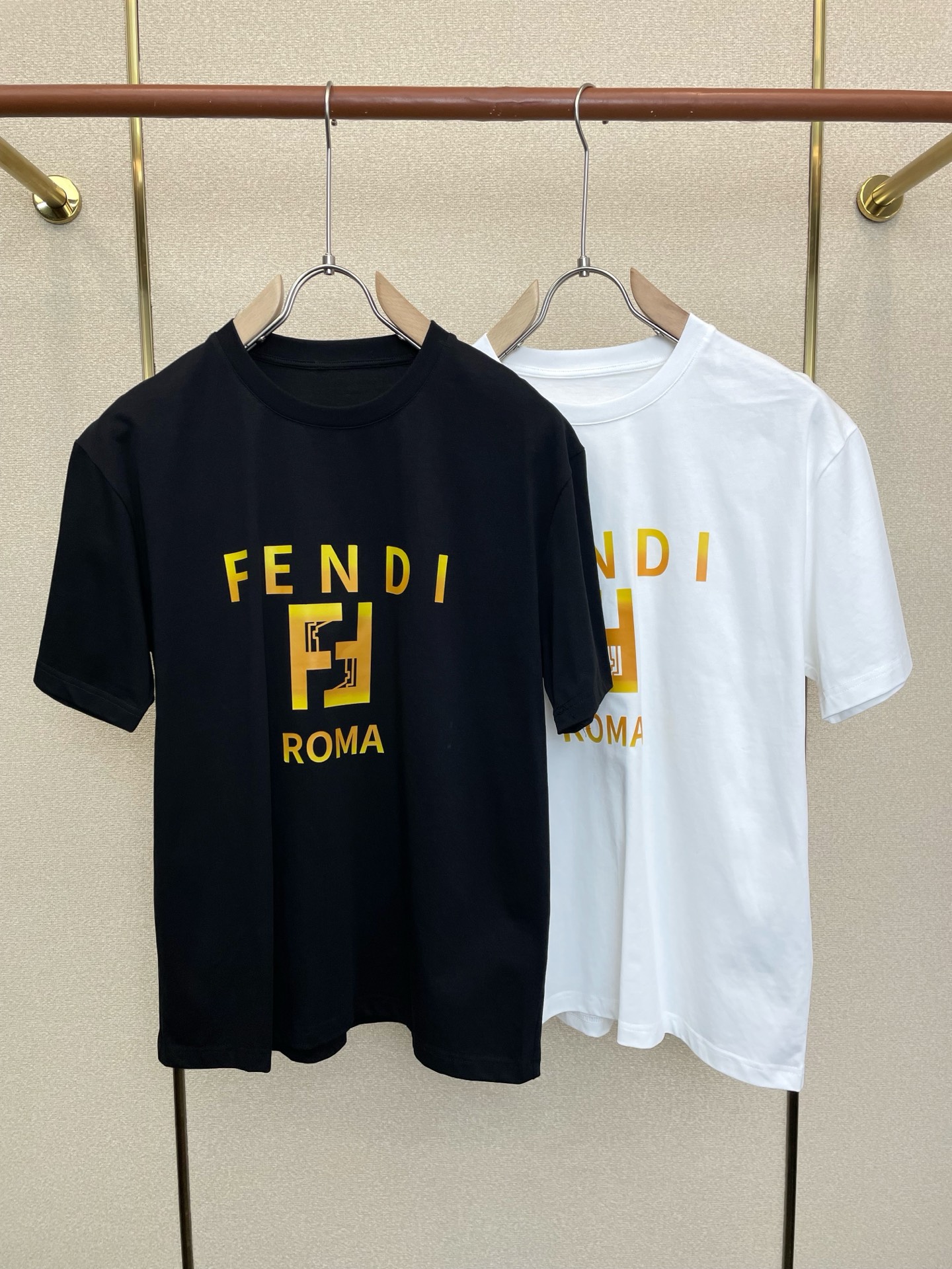 。FENDI芬迪💥独家专供新款原单男士休闲短袖 高端定制 高端版本 时尚百搭爆款⚠️⚠️✨✨进口面料 手