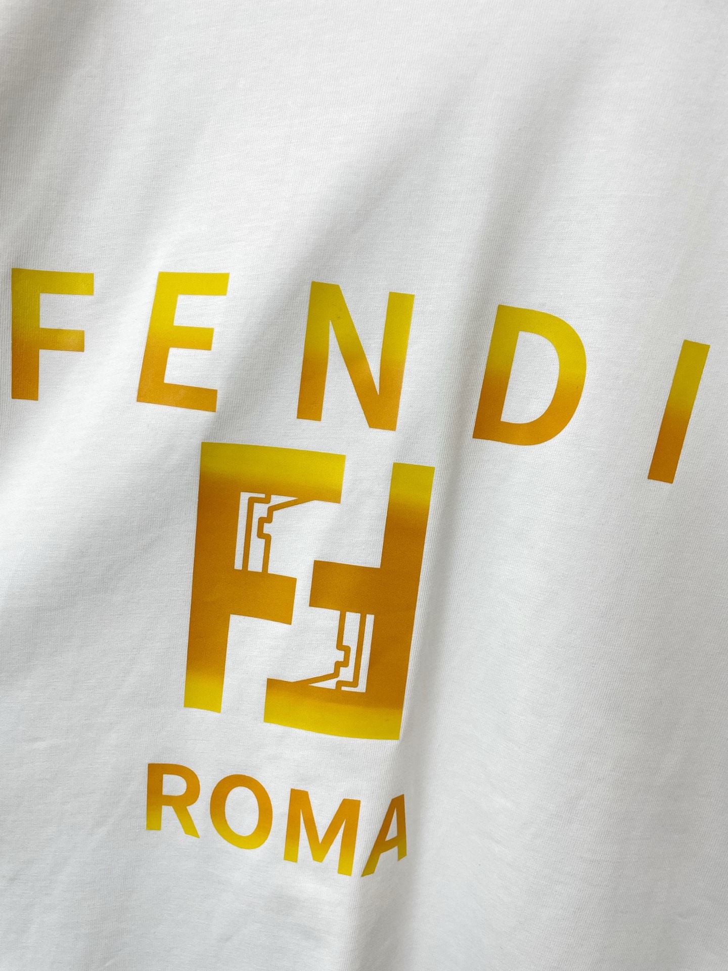 。FENDI芬迪💥独家专供新款原单男士休闲短袖 高端定制 高端版本 时尚百搭爆款⚠️⚠️✨✨进口面料 手