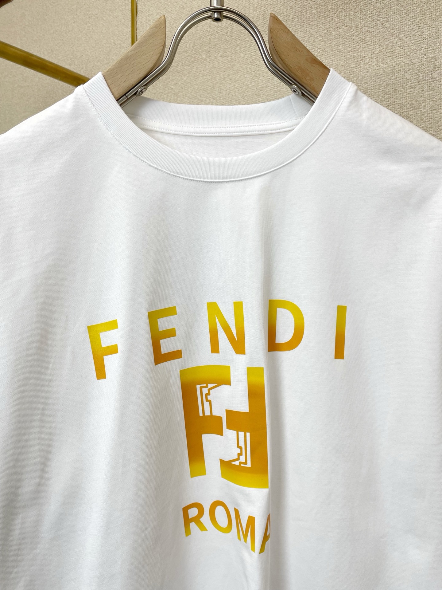 。FENDI芬迪💥独家专供新款原单男士休闲短袖 高端定制 高端版本 时尚百搭爆款⚠️⚠️✨✨进口面料 手