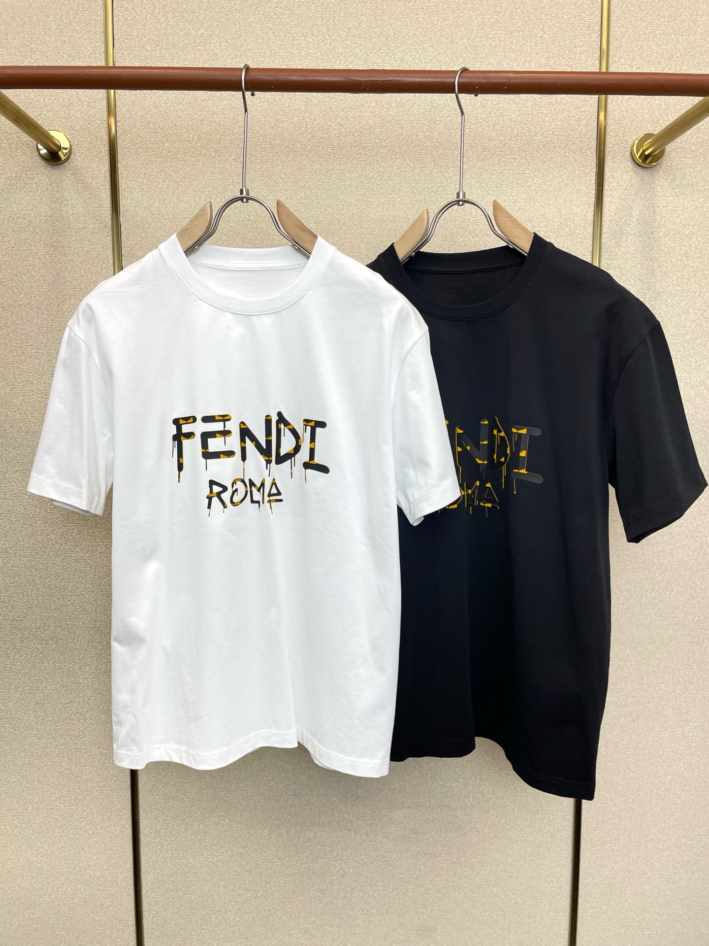 。FENDI芬迪💥独家专供新款原单男士休闲短袖 高端定制 高端版本 时尚百搭爆款⚠️⚠️✨✨进口面料 手