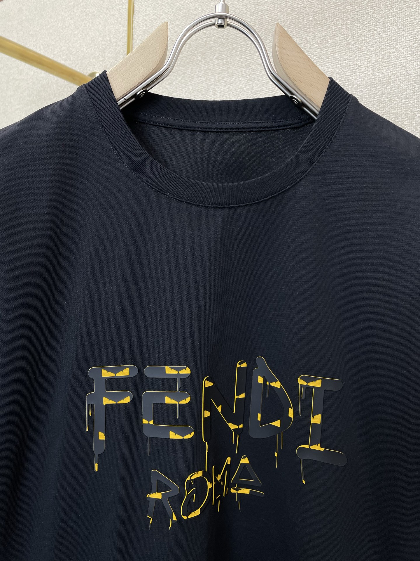 。FENDI芬迪💥独家专供新款原单男士休闲短袖 高端定制 高端版本 时尚百搭爆款⚠️⚠️✨✨进口面料 手
