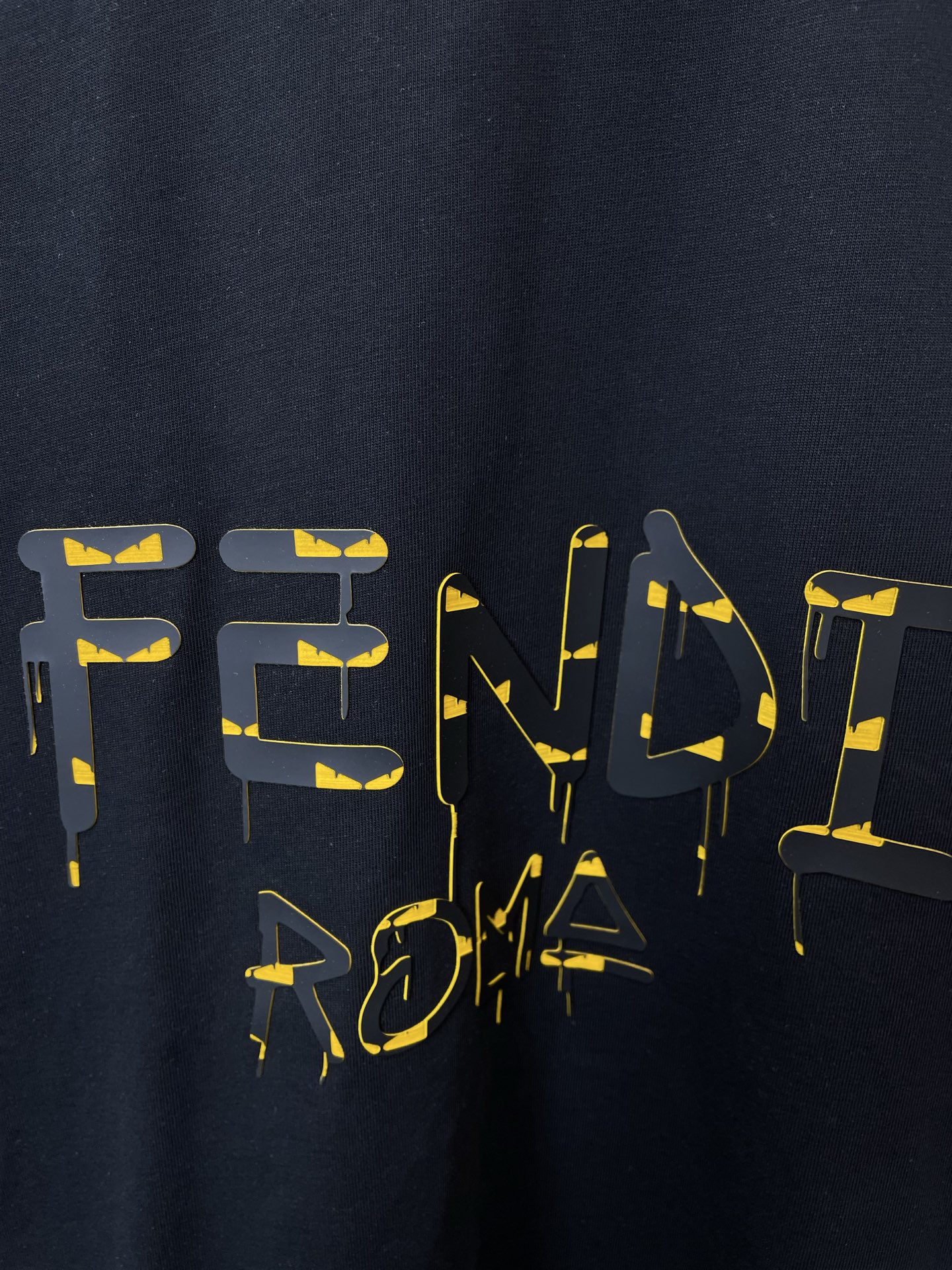 。FENDI芬迪💥独家专供新款原单男士休闲短袖 高端定制 高端版本 时尚百搭爆款⚠️⚠️✨✨进口面料 手
