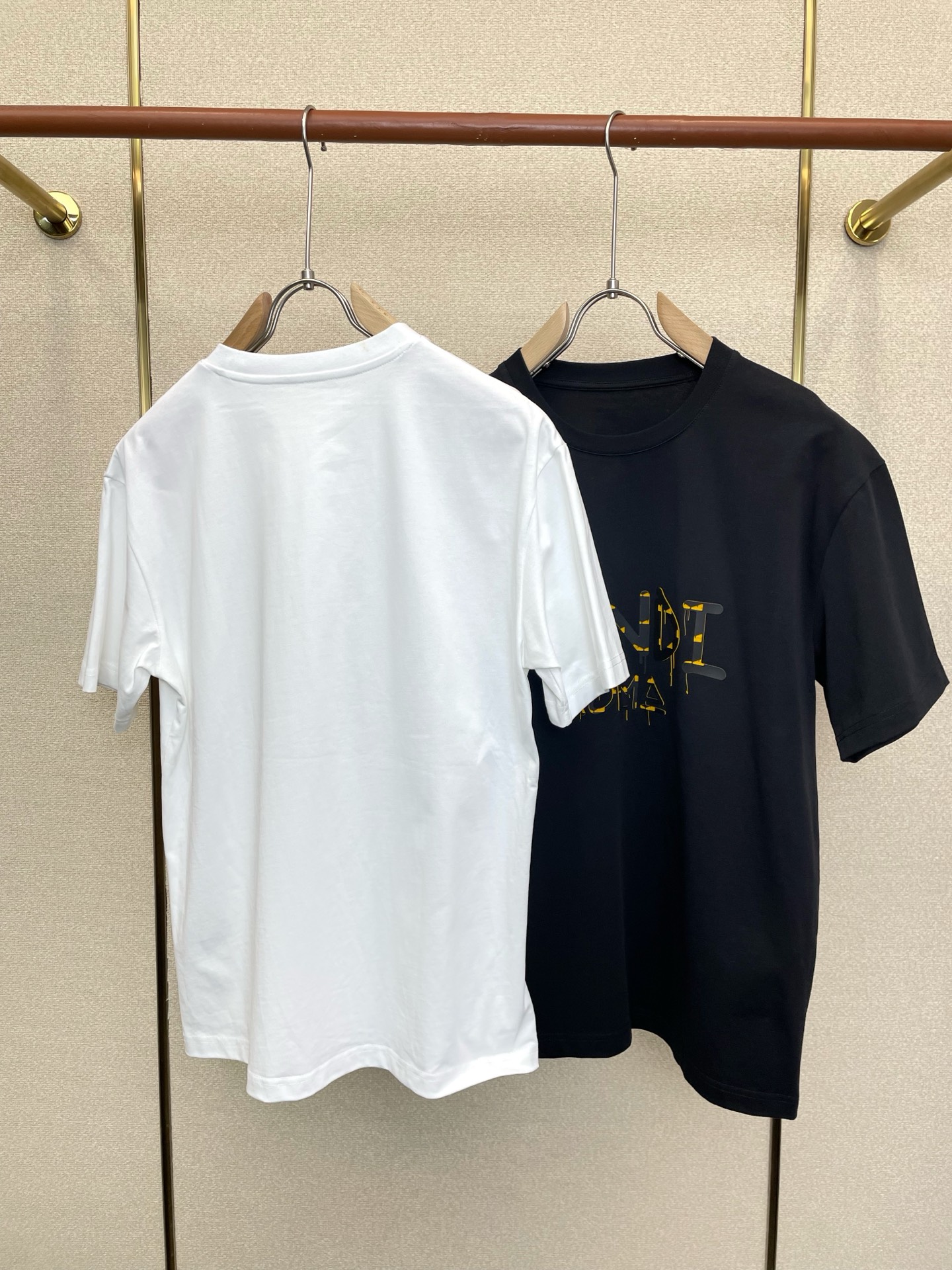 。FENDI芬迪💥独家专供新款原单男士休闲短袖 高端定制 高端版本 时尚百搭爆款⚠️⚠️✨✨进口面料 手
