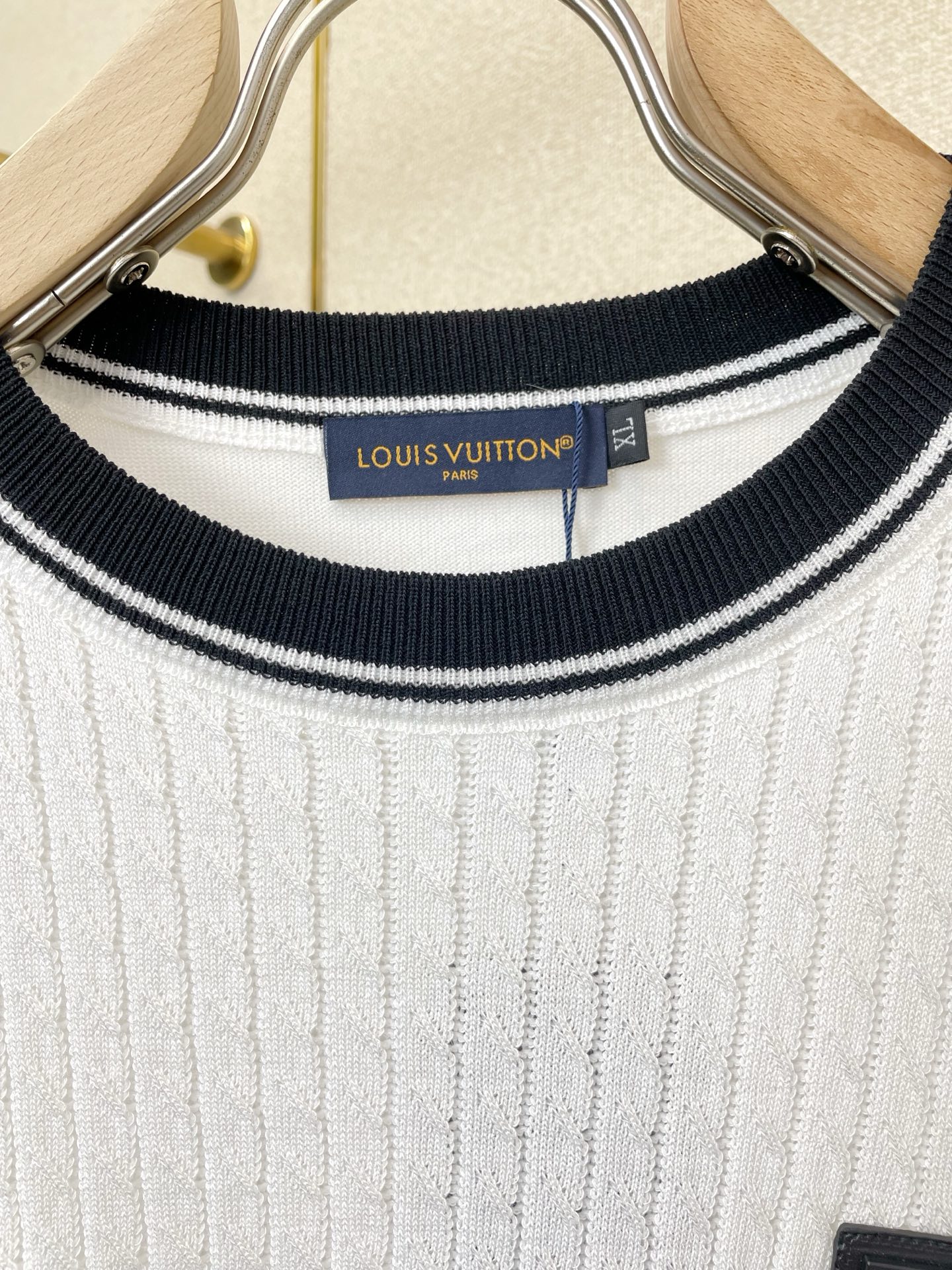 。Louis Vuitton路易威登💥砸锅卖铁都要上的新款新款原单男士休闲短袖 高端定制 高版本 时尚百
