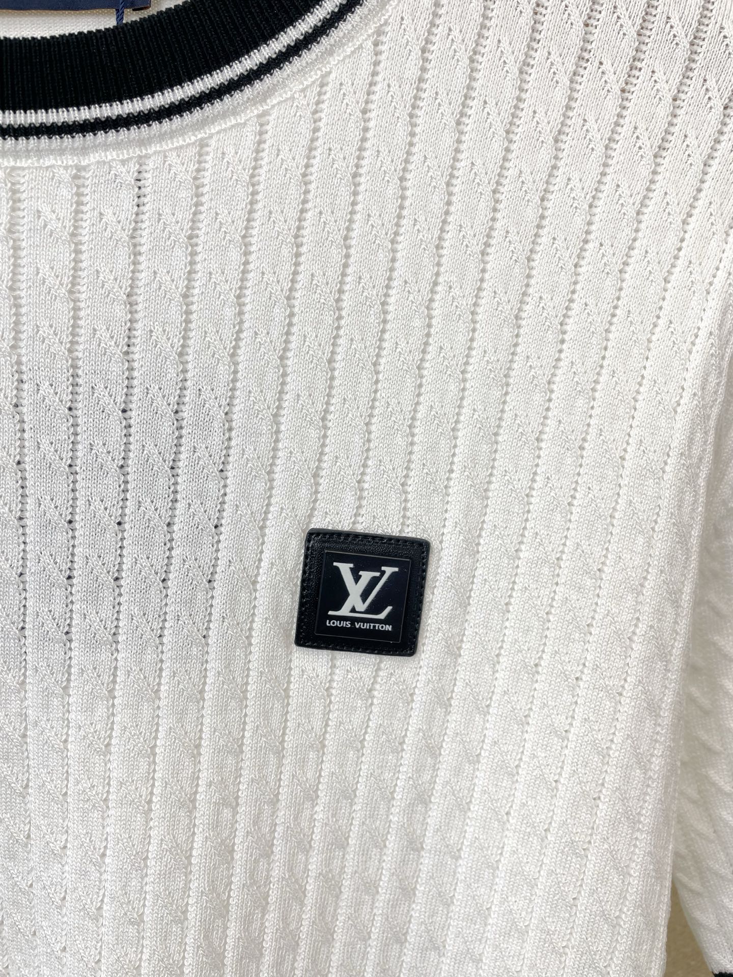 。Louis Vuitton路易威登💥砸锅卖铁都要上的新款新款原单男士休闲短袖 高端定制 高版本 时尚百
