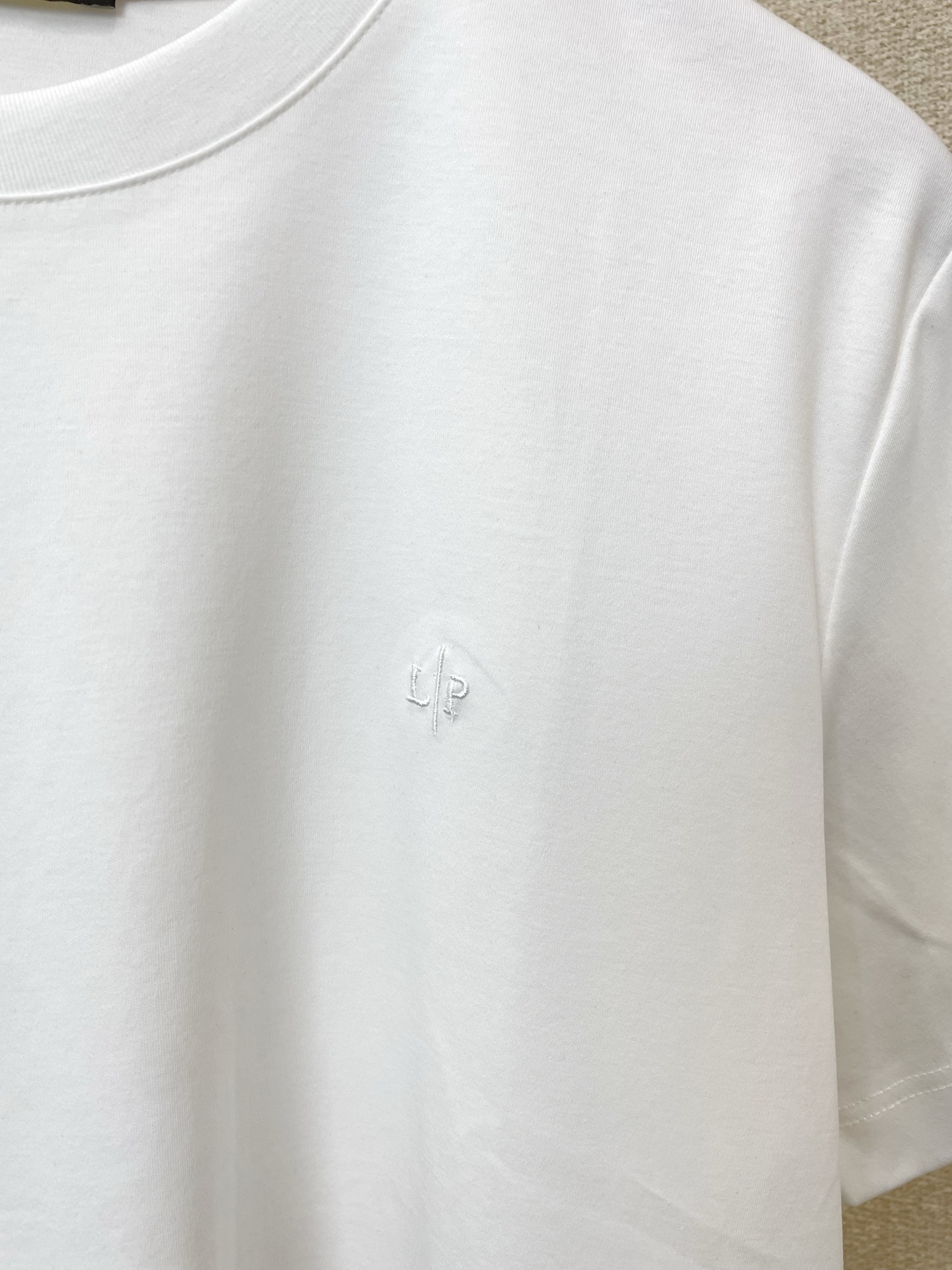 。Loro Piana-Loro Piana诺悠翩雅💥砸锅卖铁都要上的新款新款原单男士休闲短袖 高端定制