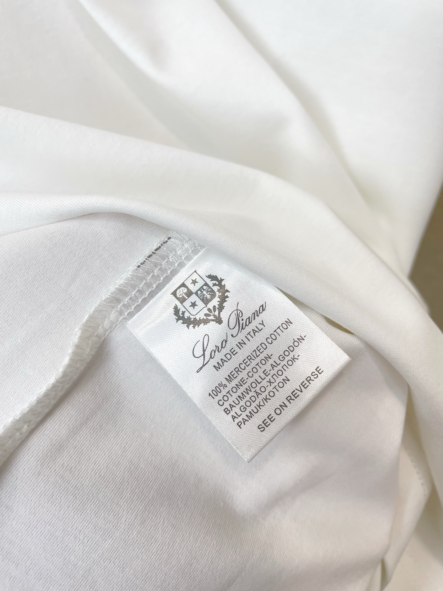 。Loro Piana-Loro Piana诺悠翩雅💥砸锅卖铁都要上的新款新款原单男士休闲短袖 高端定制