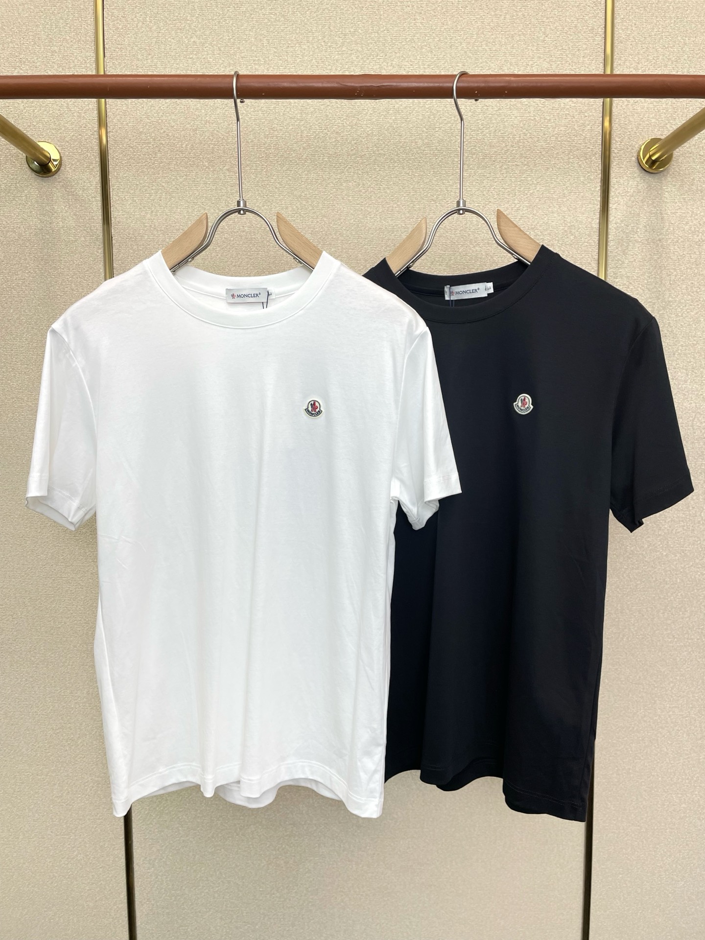 。Moncler蒙口💥砸锅卖铁都要上的新款新款原单男士休闲短袖 高端定制 高版本 时尚百搭爆款⚠️⚠️✨