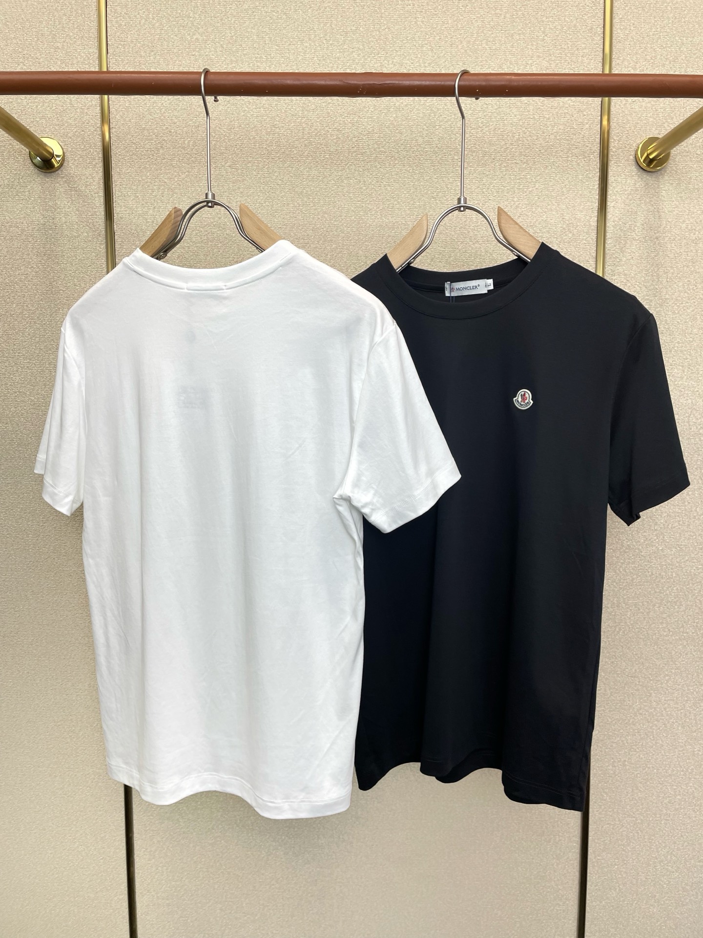 。Moncler蒙口💥砸锅卖铁都要上的新款新款原单男士休闲短袖 高端定制 高版本 时尚百搭爆款⚠️⚠️✨