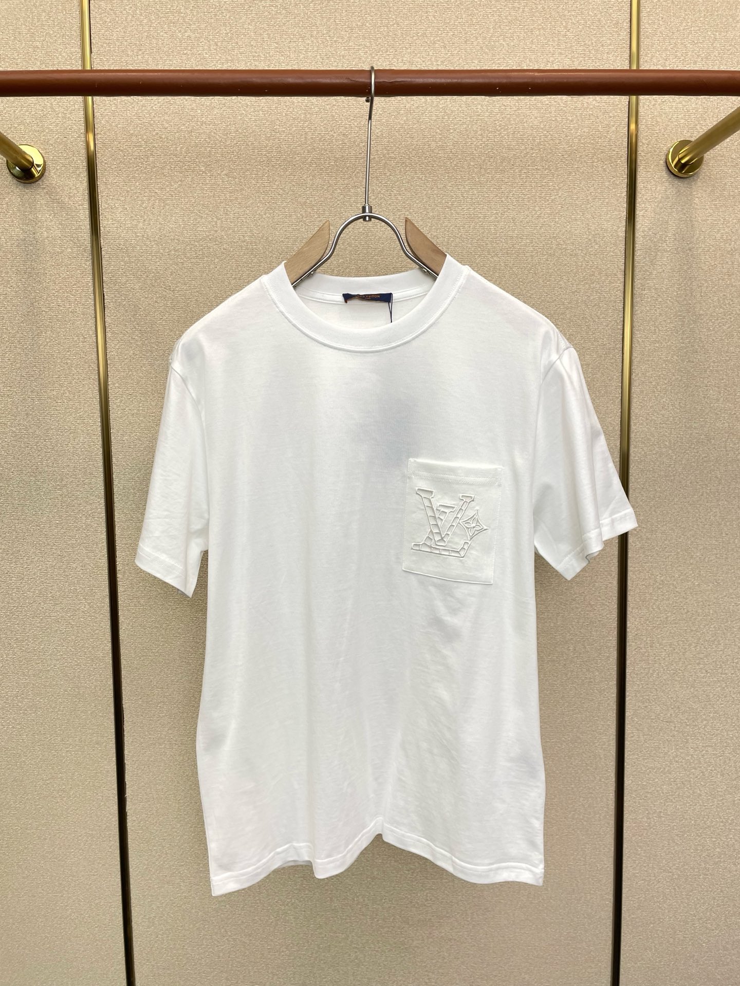 。Louis Vuitton路易威登💥砸锅卖铁都要上的新款新款原单男士休闲短袖 高端定制 高版本 时尚百