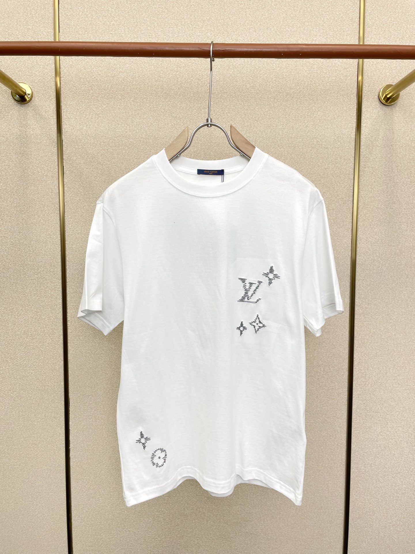 。Louis Vuitton路易威登💥砸锅卖铁都要上的新款新款原单男士休闲短袖 高端定制 高版本 时尚百