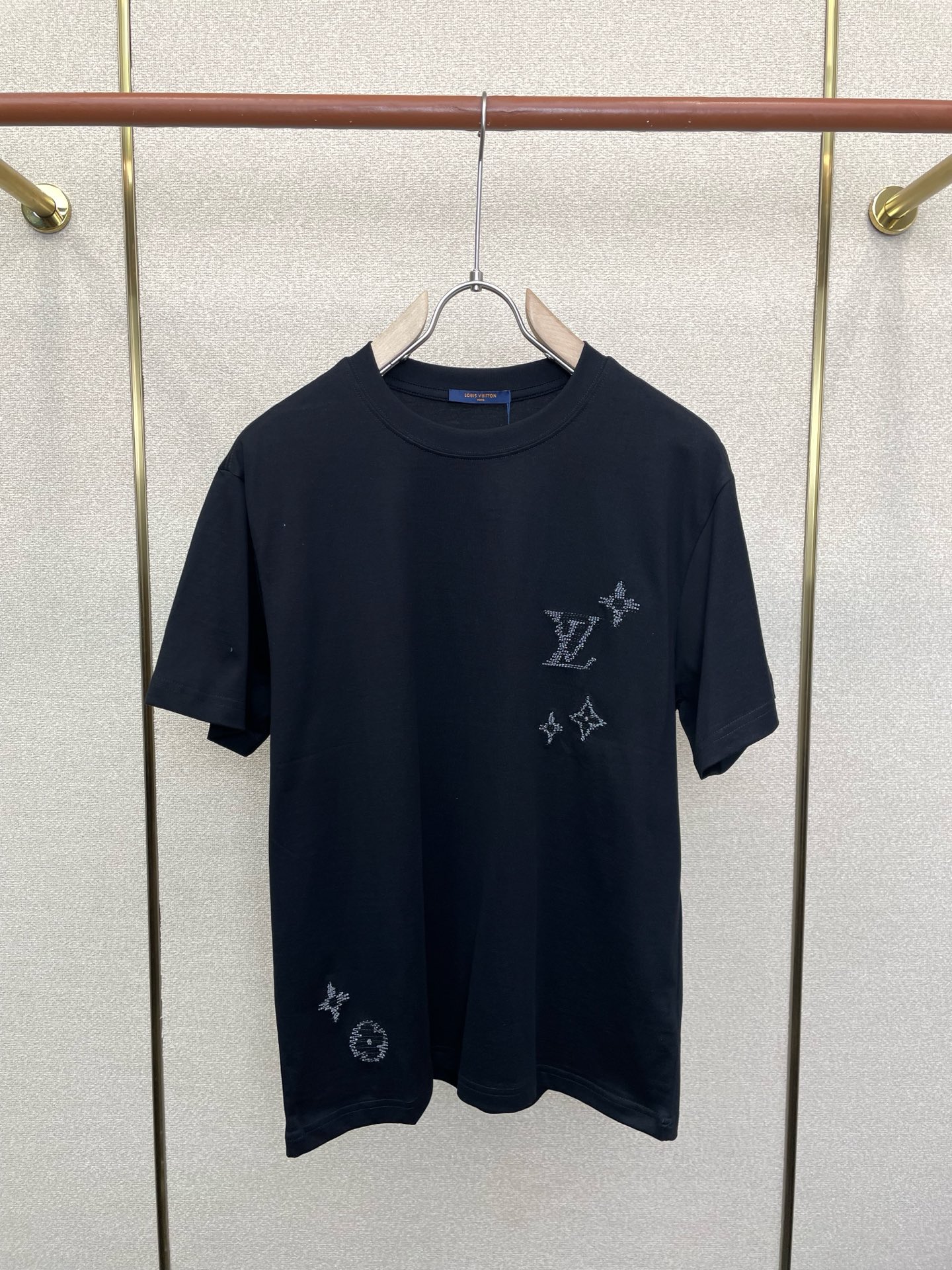 。Louis Vuitton路易威登💥砸锅卖铁都要上的新款新款原单男士休闲短袖 高端定制 高版本 时尚百
