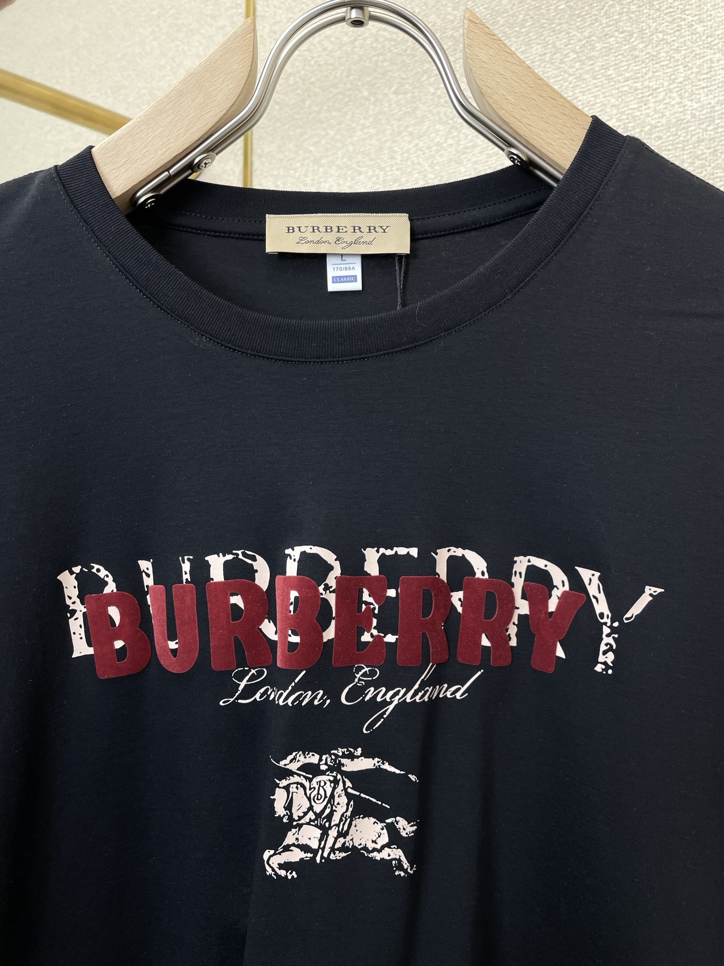 。Burberry巴宝莉💥砸锅卖铁都要上的新款新款原单男士休闲短袖 高端定制 高端版本 时尚百搭爆款⚠️