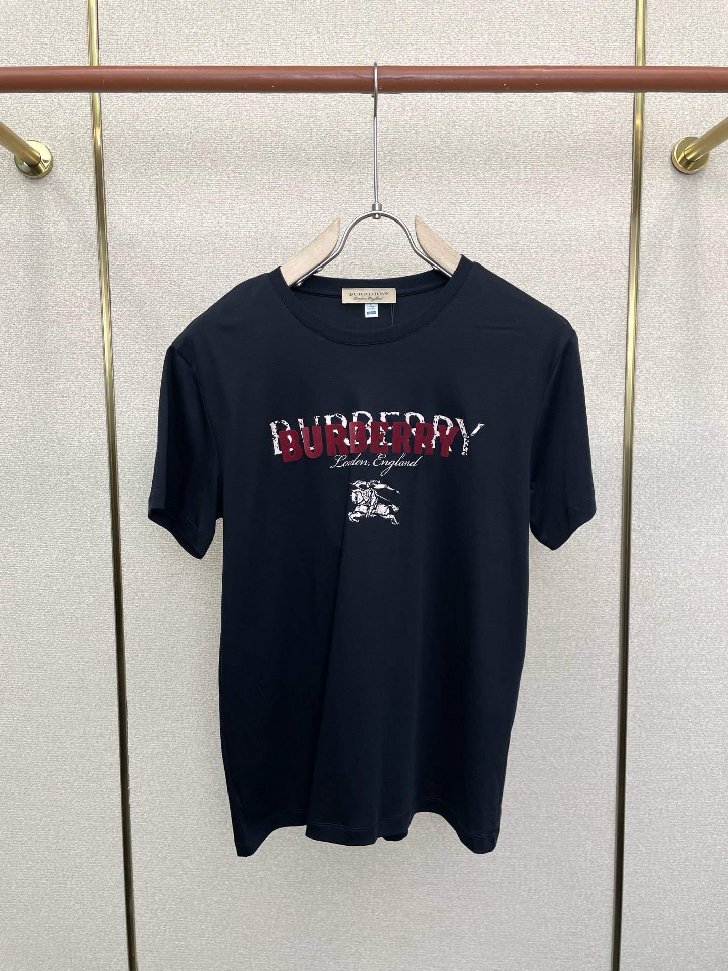 。Burberry巴宝莉💥砸锅卖铁都要上的新款新款原单男士休闲短袖 高端定制 高端版本 时尚百搭爆款⚠️