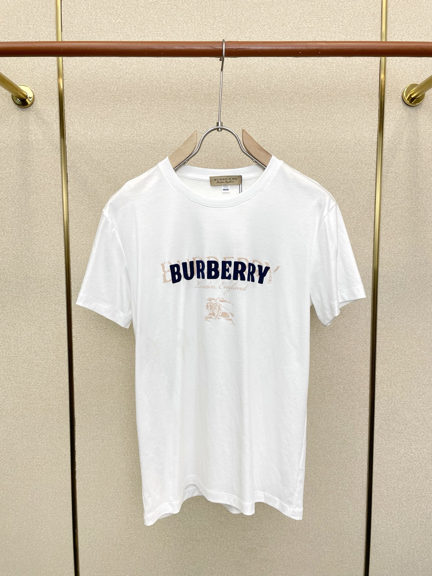 。Burberry巴宝莉💥砸锅卖铁都要上的新款新款原单男士休闲短袖 高端定制 高端版本 时尚百搭爆款⚠️