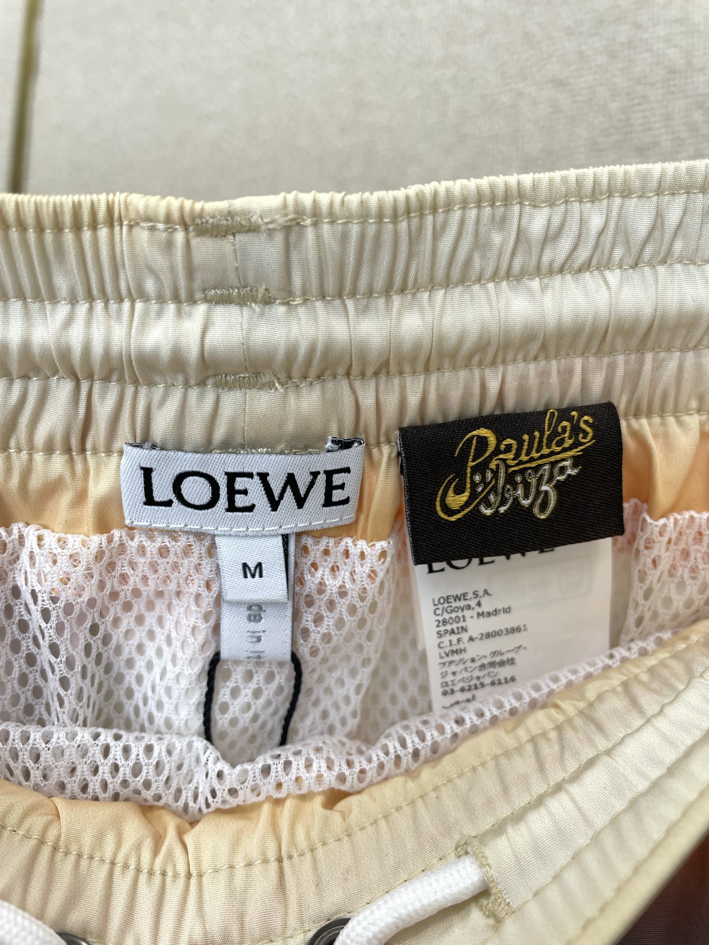 。LOEWE罗意威💥砸锅卖铁都要上的新款新款休闲短裤 高端版本！专柜定制面料 透气舒适度高，细节无可挑剔