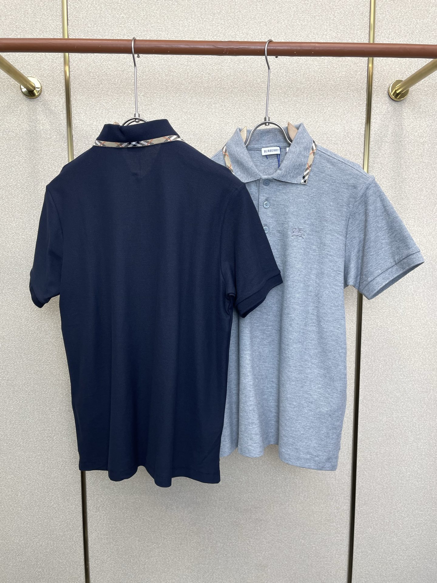 。Burberry巴宝莉💥砸锅卖铁都要上的新款新款原单男士休闲短袖 高端定制 高端版本 时尚百搭爆款⚠️