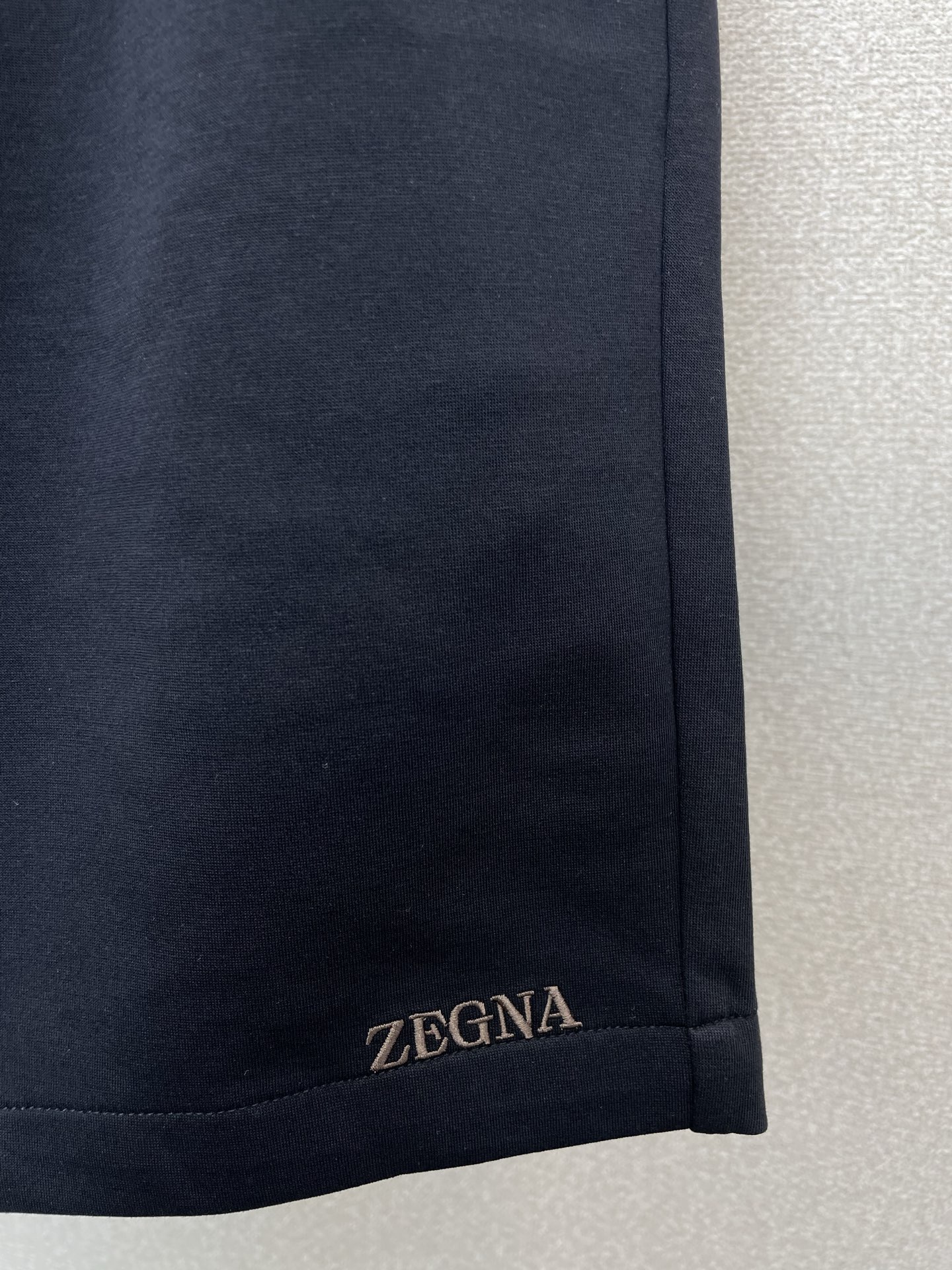 。ZEGNA杰尼亚💥砸锅卖铁都要上的新款新款休闲短裤🩳高端版本！专柜定制面料 透气舒适度高，细节无可挑剔