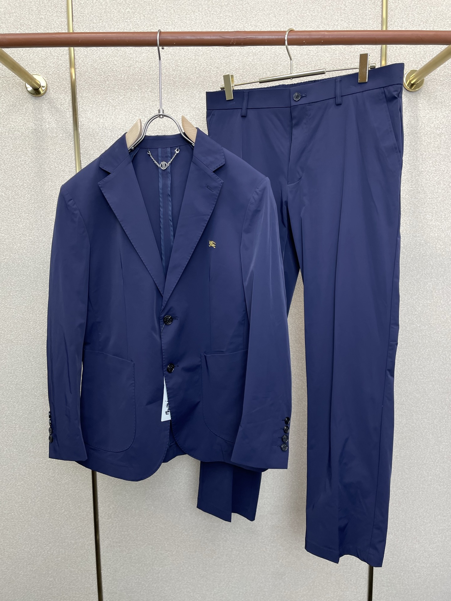 Burberry巴宝莉💥新款西服套装。外贸公司订单 简约休闲西服套装。砸锅卖铁都要上的新款进口原版聚酯纤