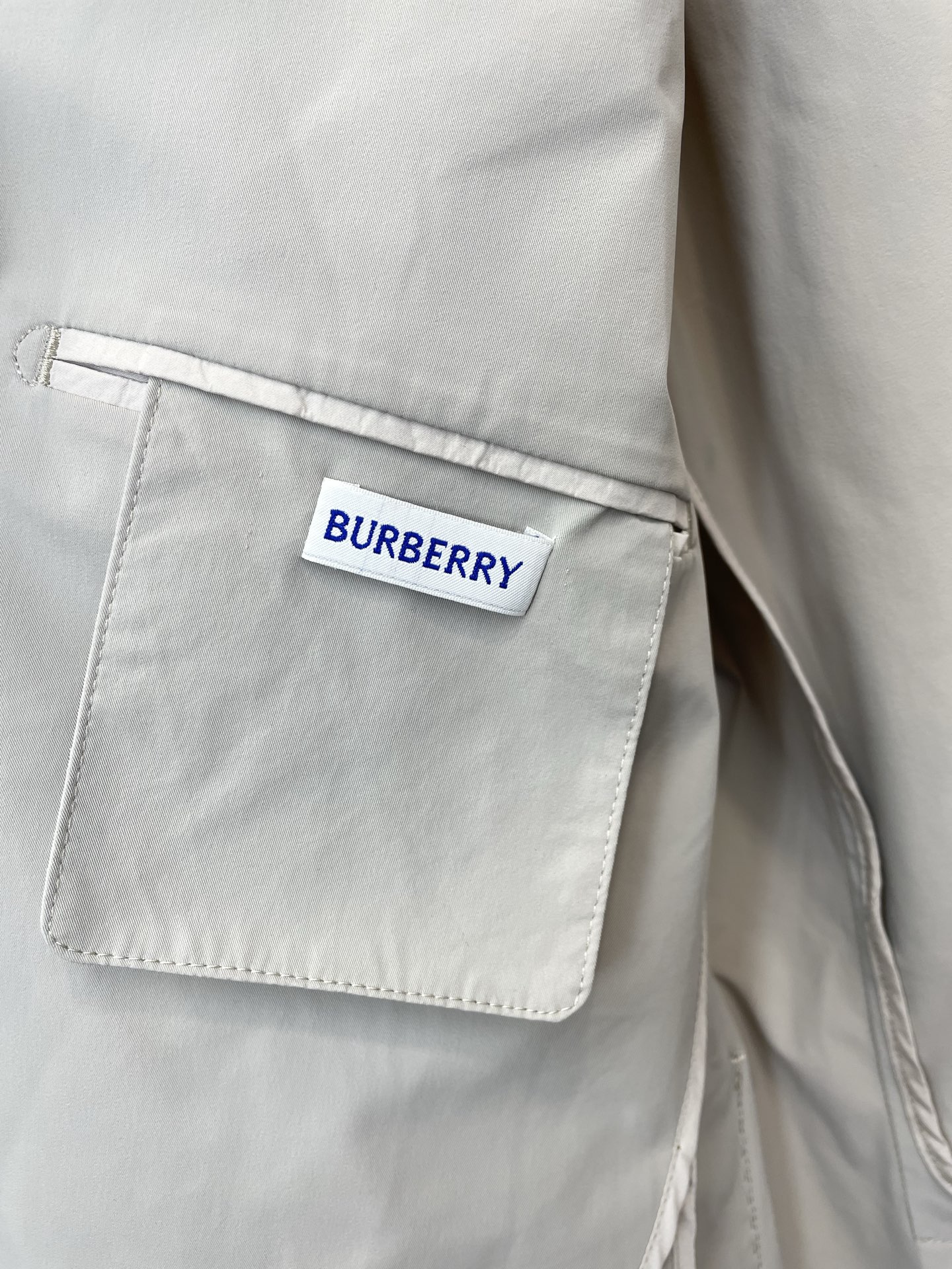 Burberry巴宝莉💥新款西服套装。外贸公司订单 简约休闲西服套装。砸锅卖铁都要上的新款进口原版聚酯纤