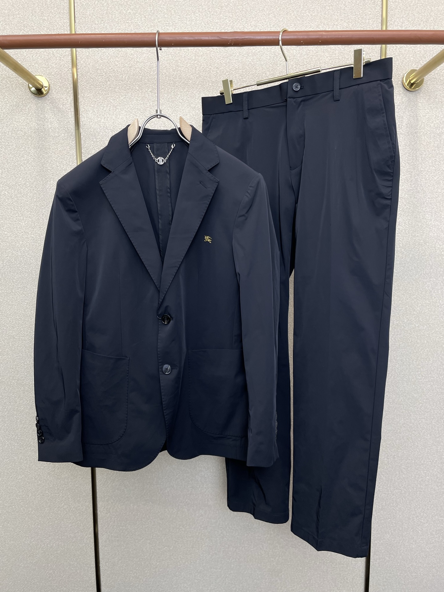 Burberry巴宝莉💥新款西服套装。外贸公司订单 简约休闲西服套装。砸锅卖铁都要上的新款进口原版聚酯纤
