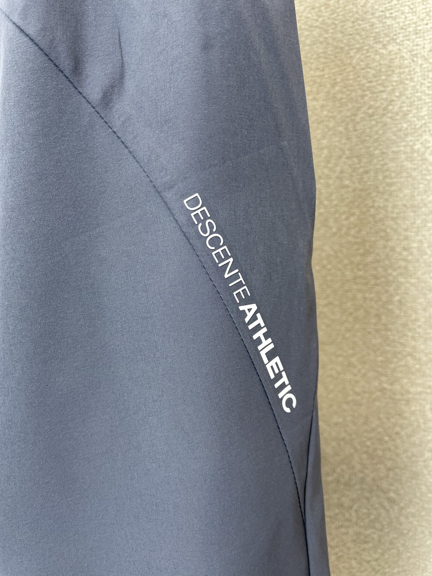 。DESCENTE迪桑特💥砸锅卖铁都要上的新款新款休闲裤 高端版本！专柜定制面料 透气舒适度高，细节无可